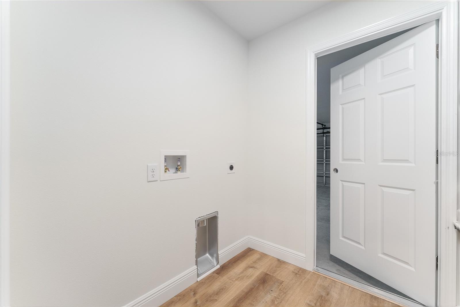 Listing photo id 26 for 11614 Condor Drive