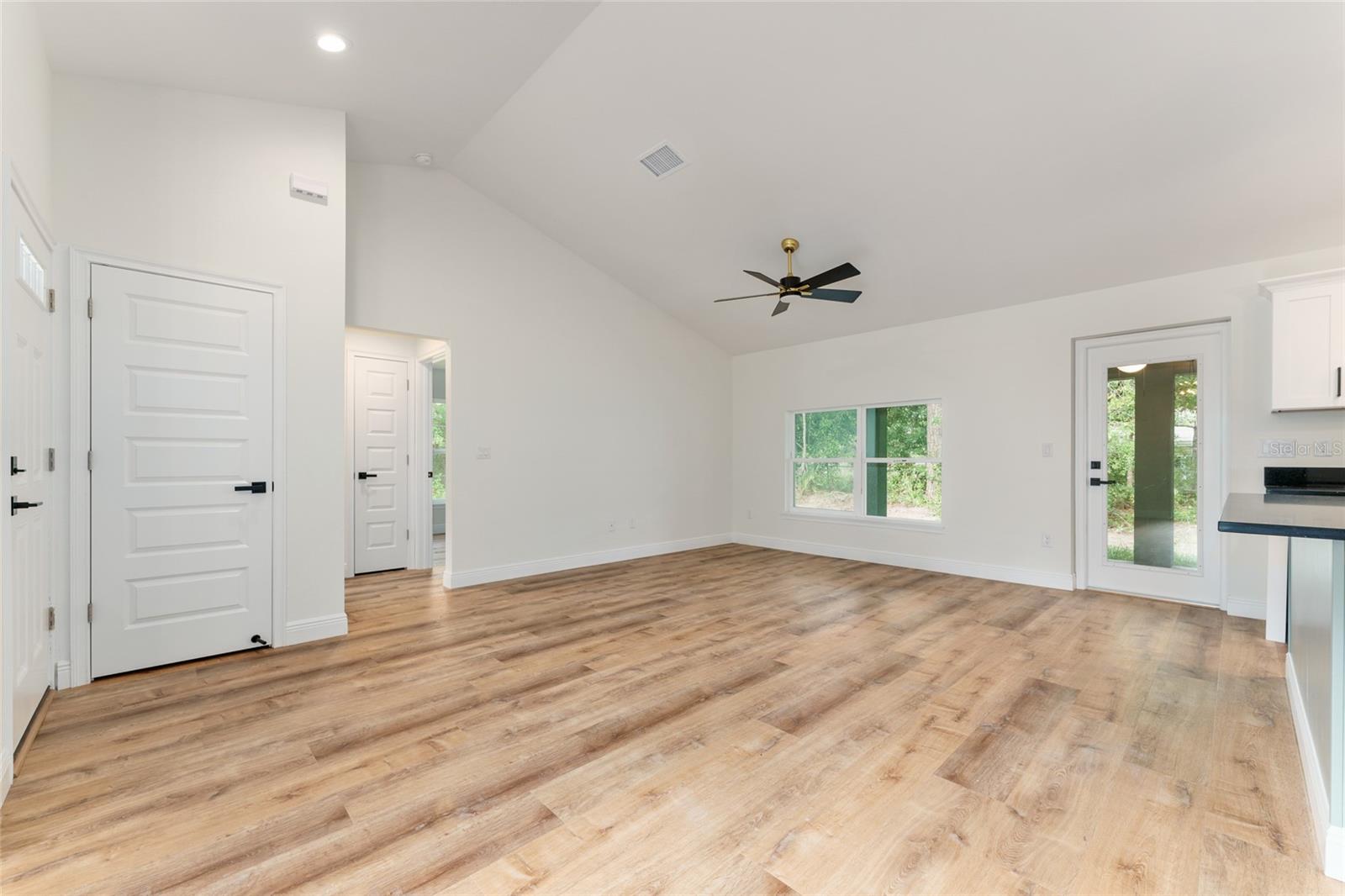 Listing photo id 3 for 11614 Condor Drive
