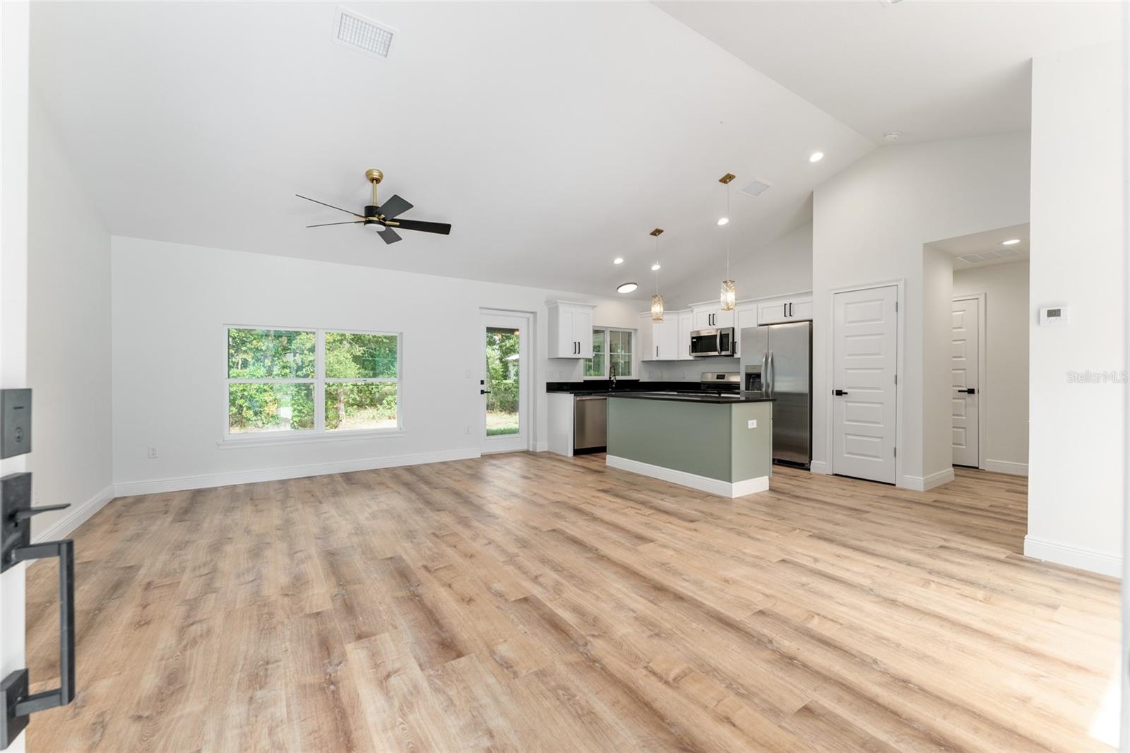 Listing photo id 4 for 11614 Condor Drive