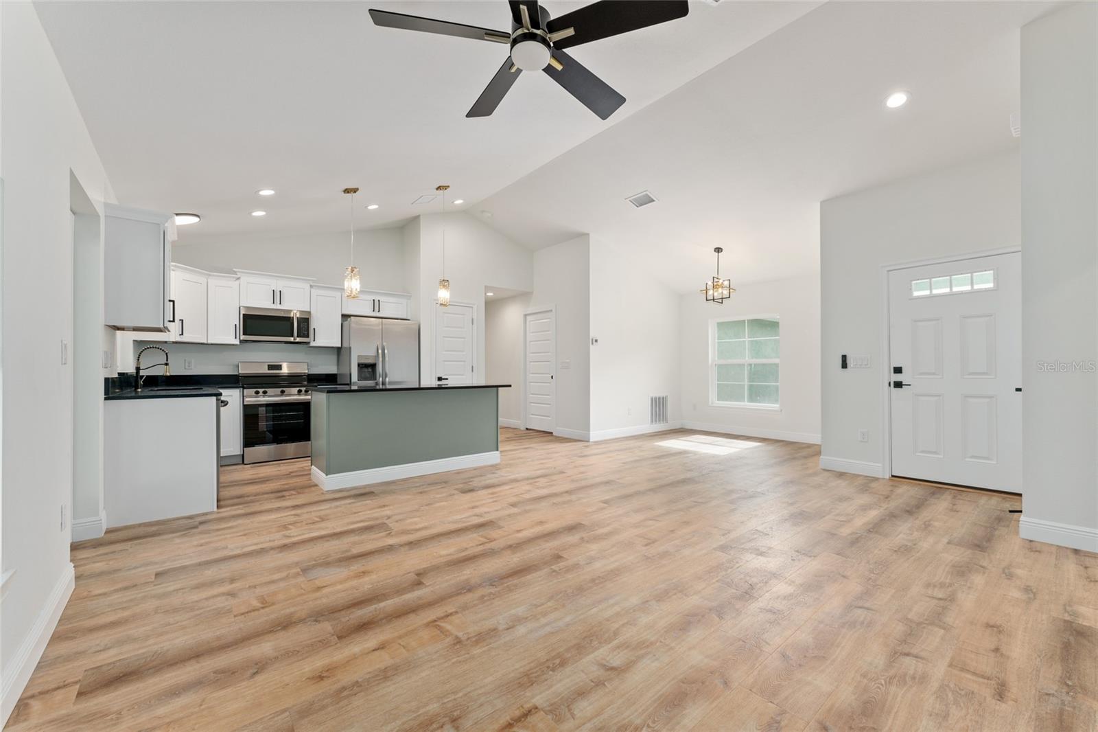 Listing photo id 5 for 11614 Condor Drive