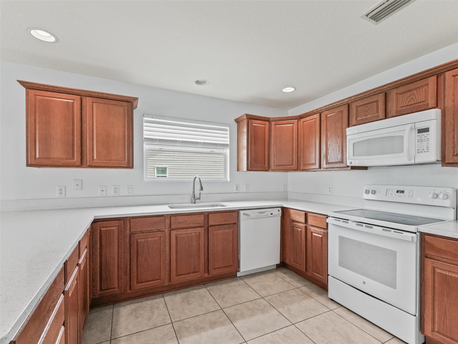 Listing photo id 8 for 12185 51st Circle