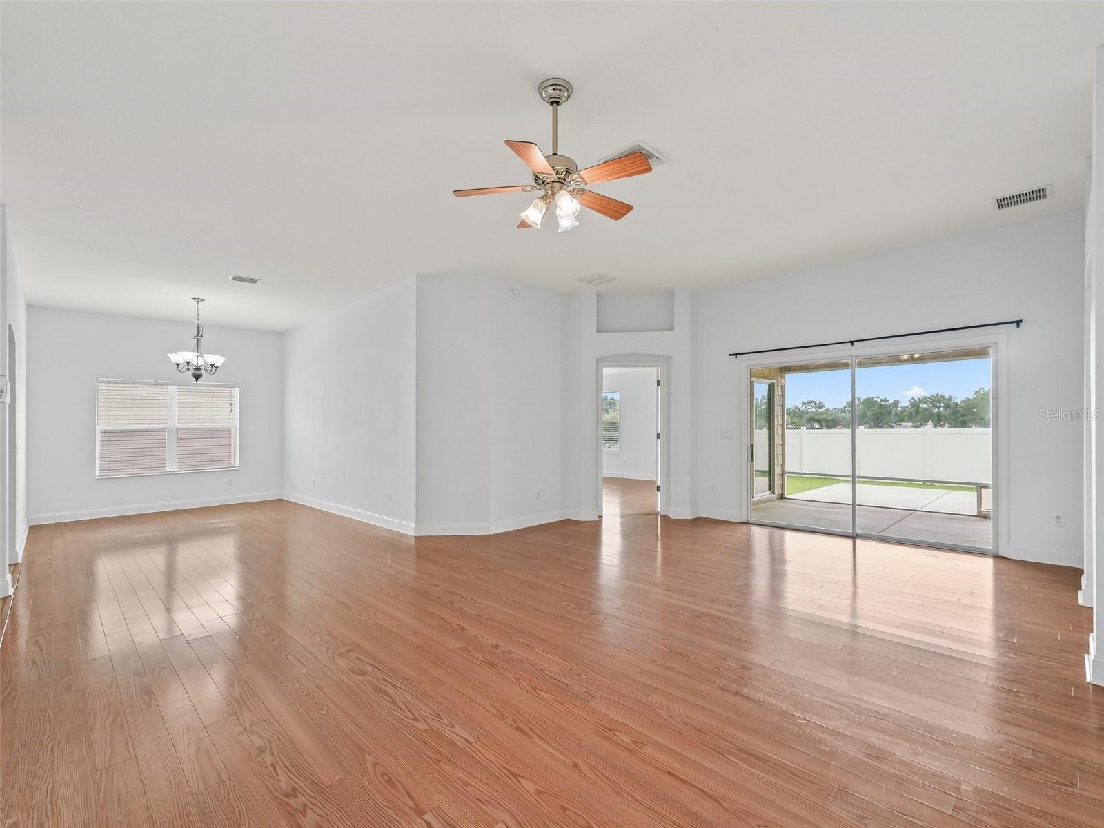 Listing photo id 15 for 12185 51st Circle