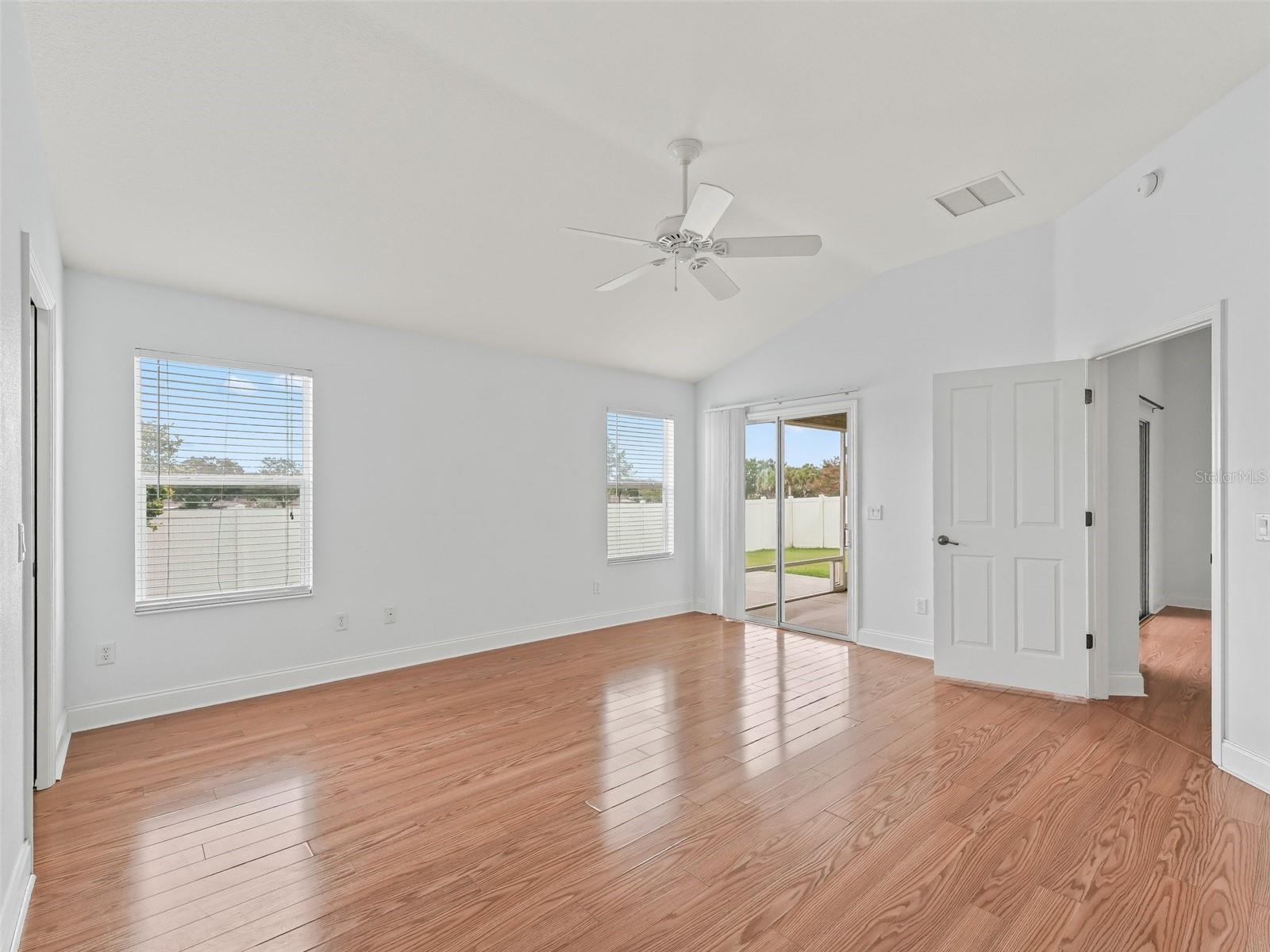 Listing photo id 17 for 12185 51st Circle