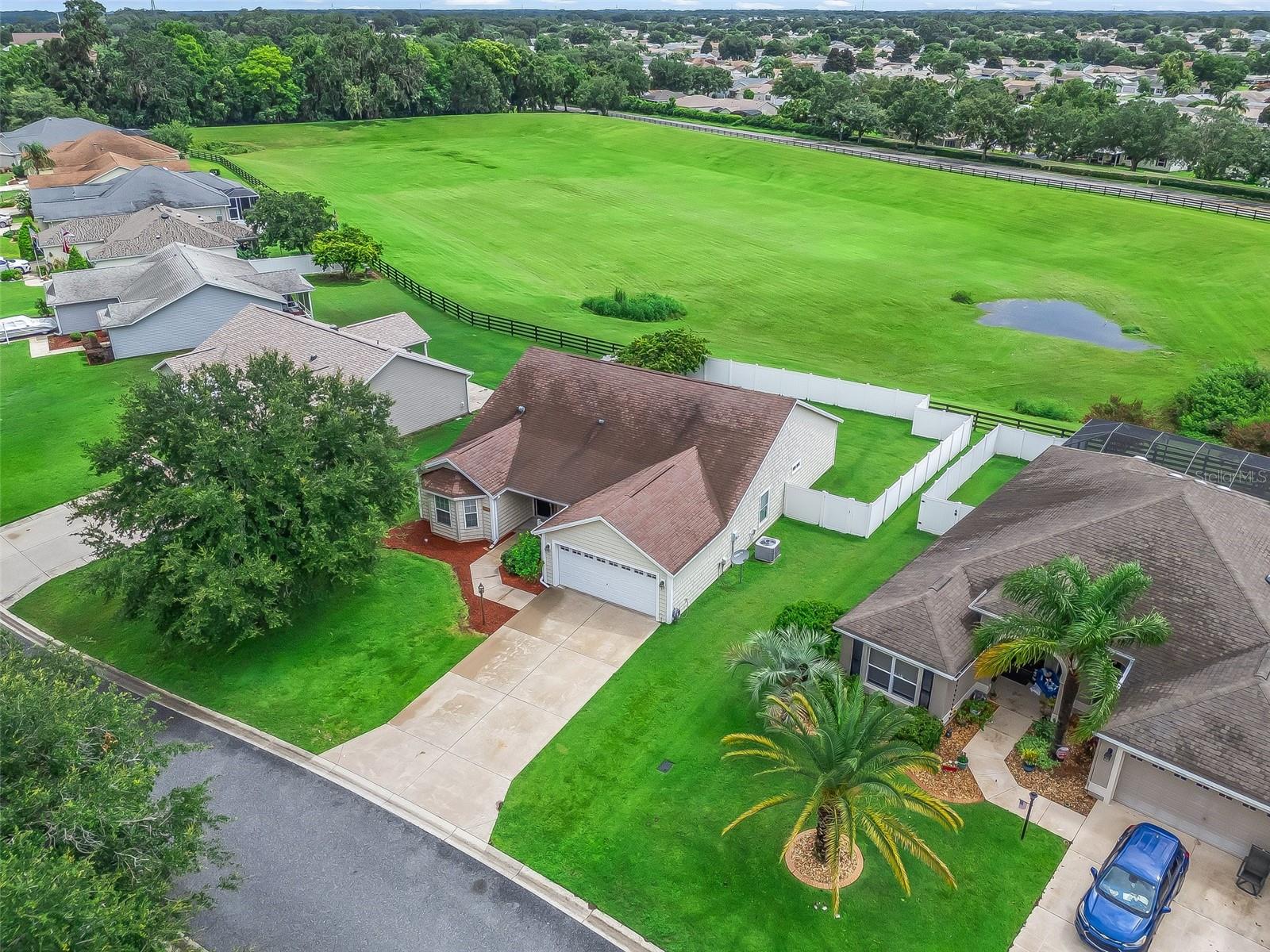 Listing photo id 0 for 12185 51st Circle
