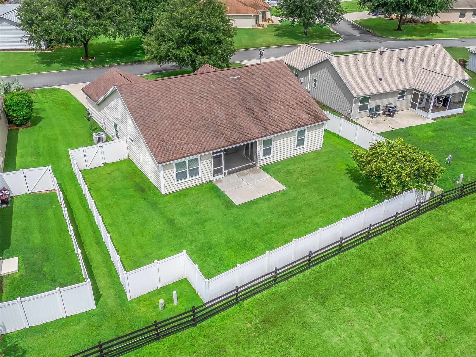 Listing photo id 33 for 12185 51st Circle