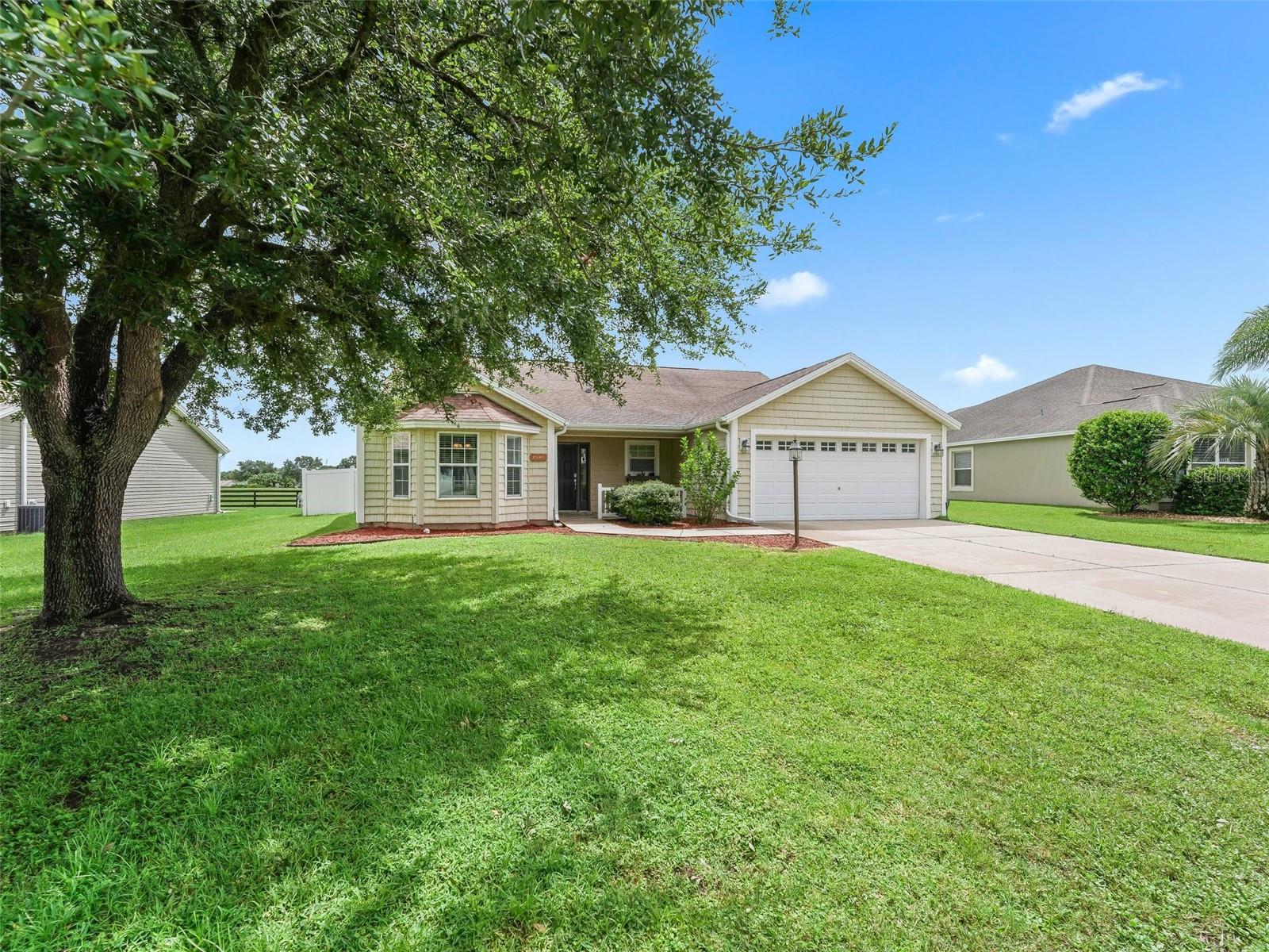 Listing photo id 3 for 12185 51st Circle