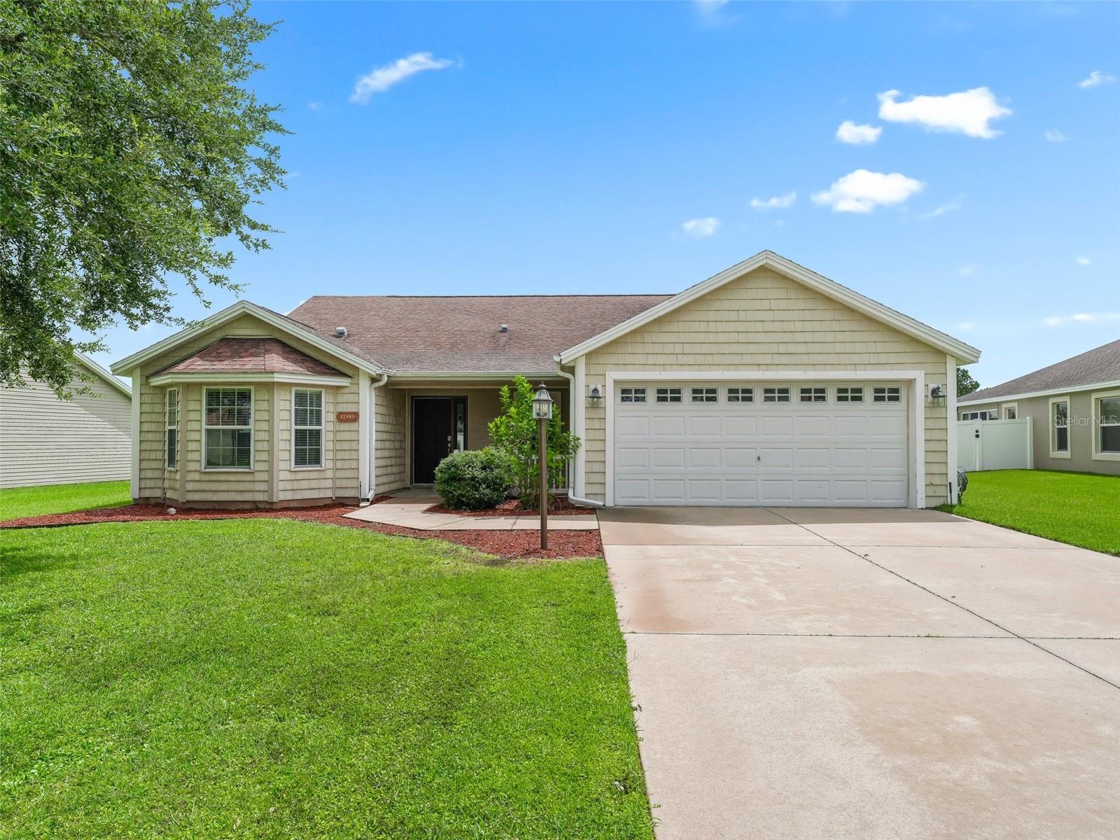 Listing photo id 4 for 12185 51st Circle