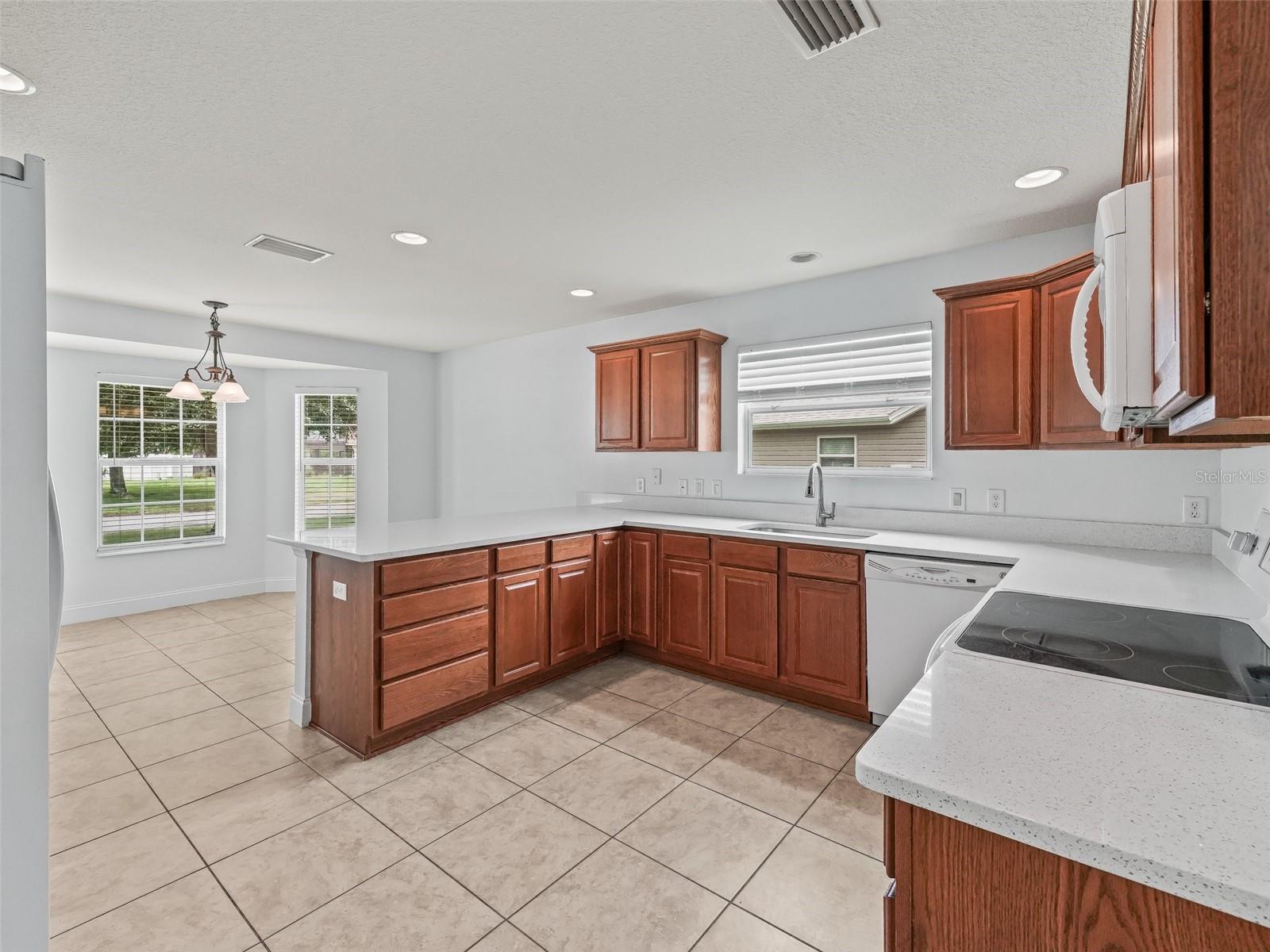 Listing photo id 7 for 12185 51st Circle