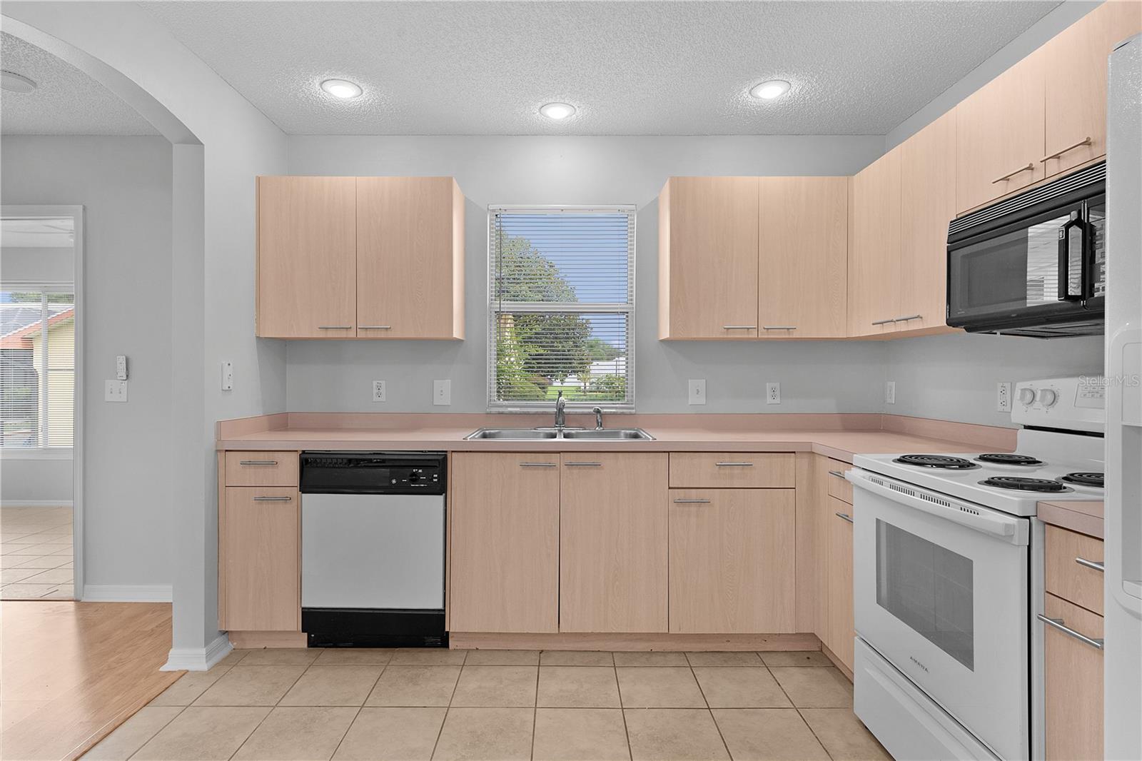 Image 13 of 41 For 807 Ramos Drive