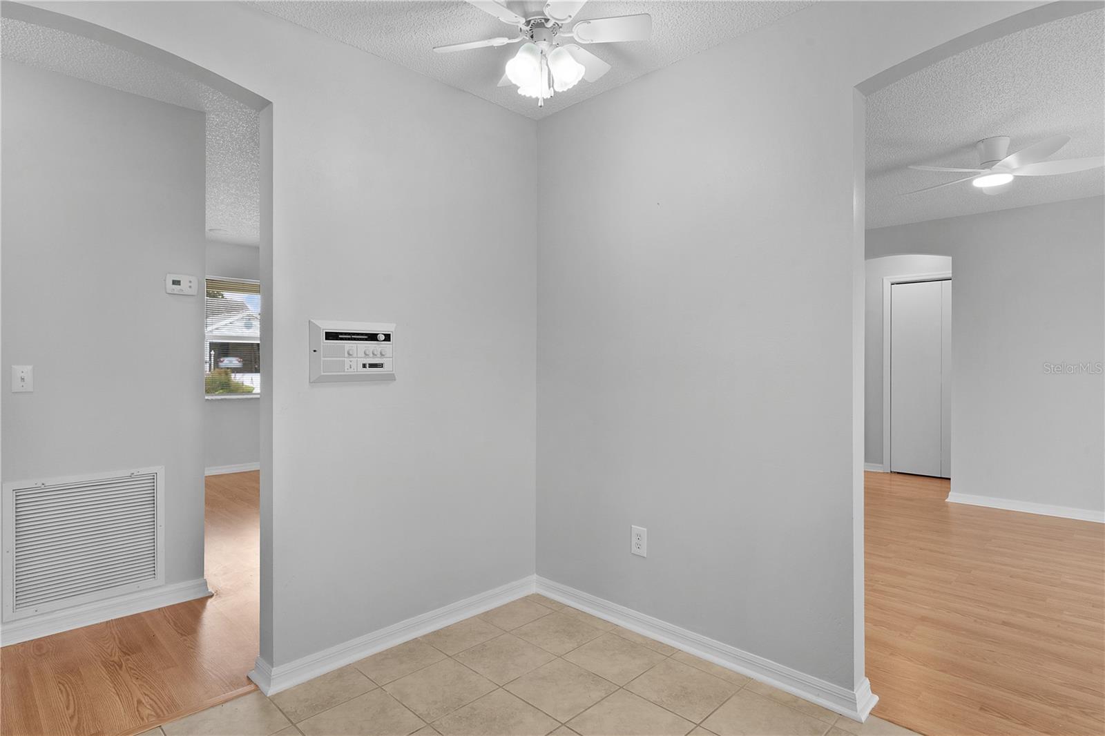 Image 23 of 41 For 807 Ramos Drive
