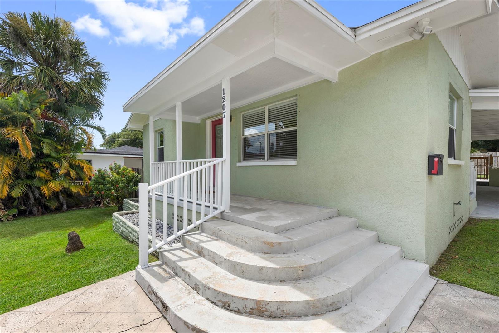 Image 3 of 55 For 1207 Charter Street