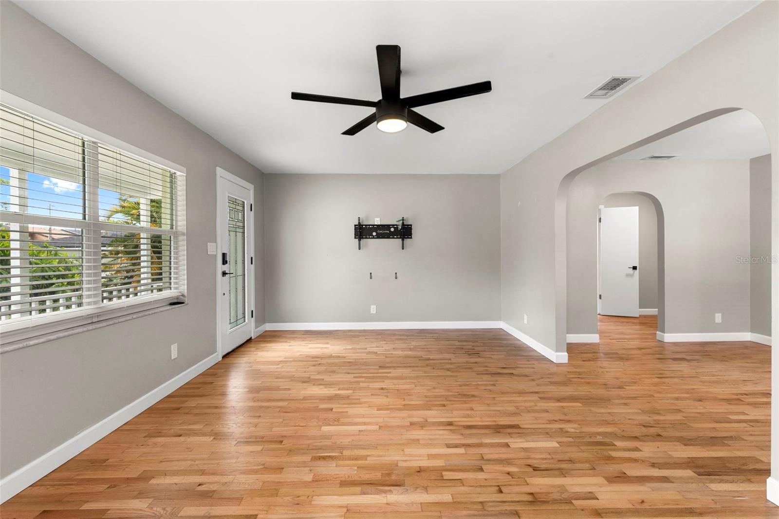 Image 6 of 55 For 1207 Charter Street