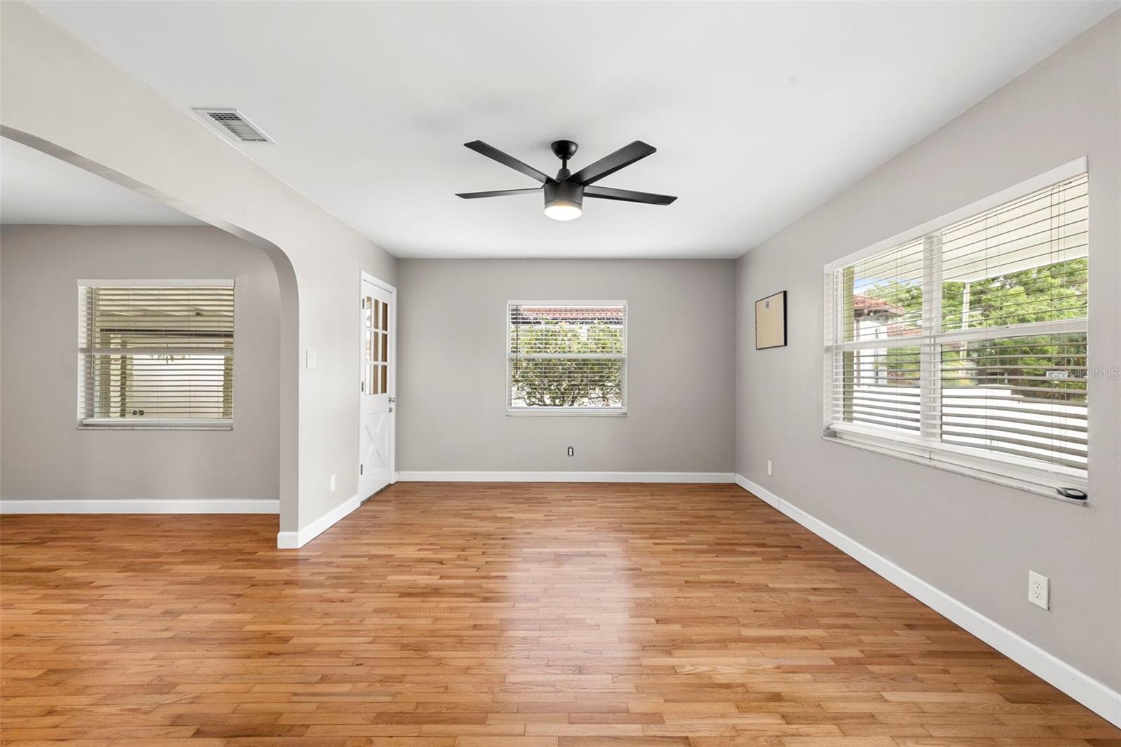 Image 8 of 55 For 1207 Charter Street