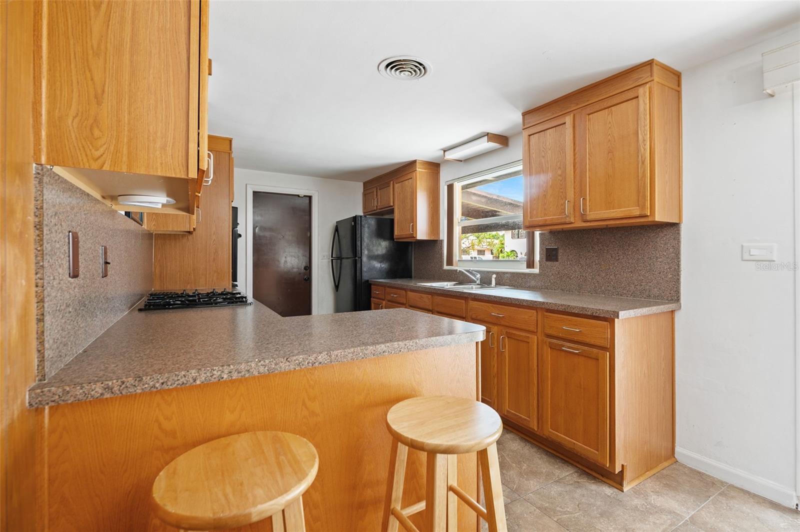 Image 17 of 35 For 138 52nd Street