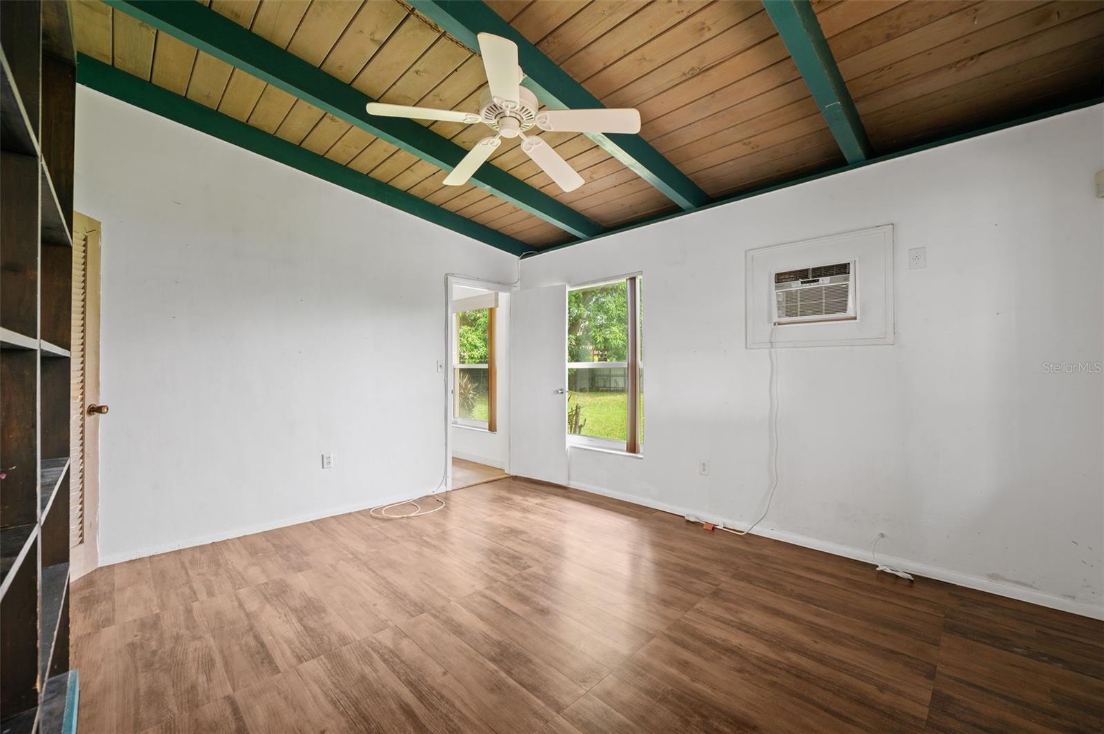 Image 22 of 35 For 138 52nd Street
