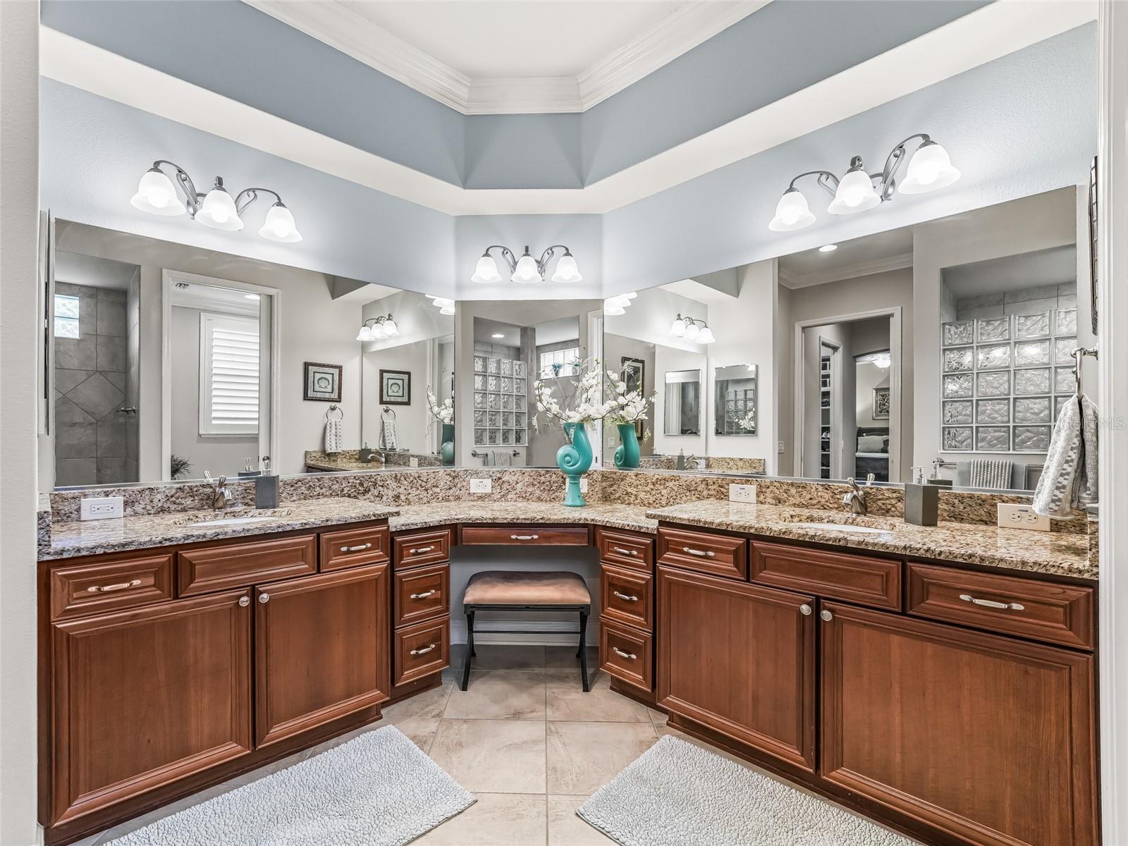 Image 43 of 59 For 2217 Isleworth Circle