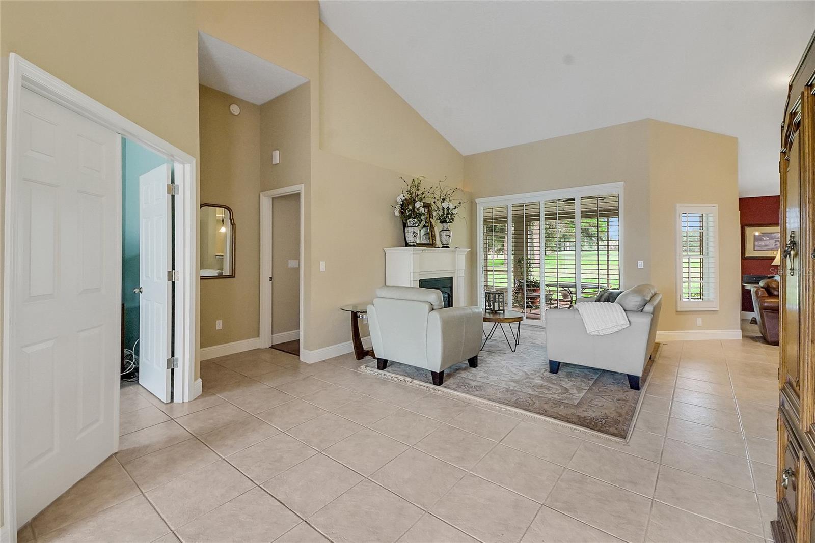 Image 18 of 50 For 5349 Grove Manor