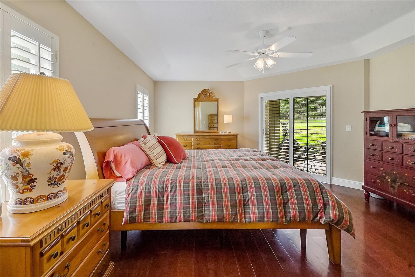 Image 19 of 50 For 5349 Grove Manor