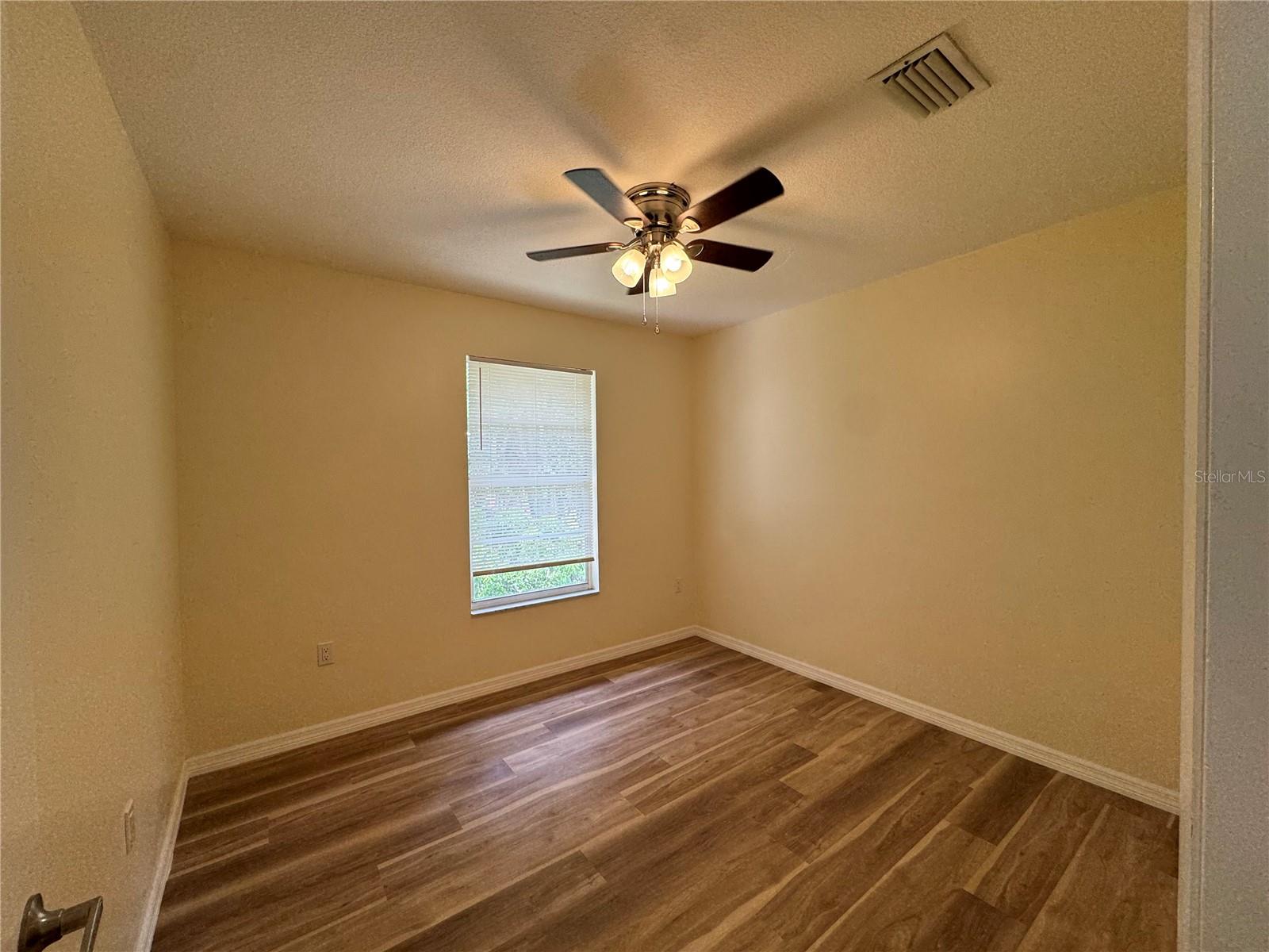 Image 11 of 23 For 661 Juniata Street 665