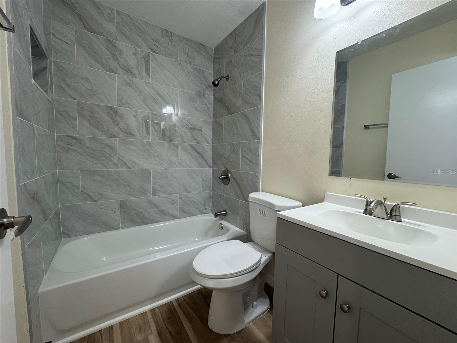 Image 13 of 23 For 661 Juniata Street 665