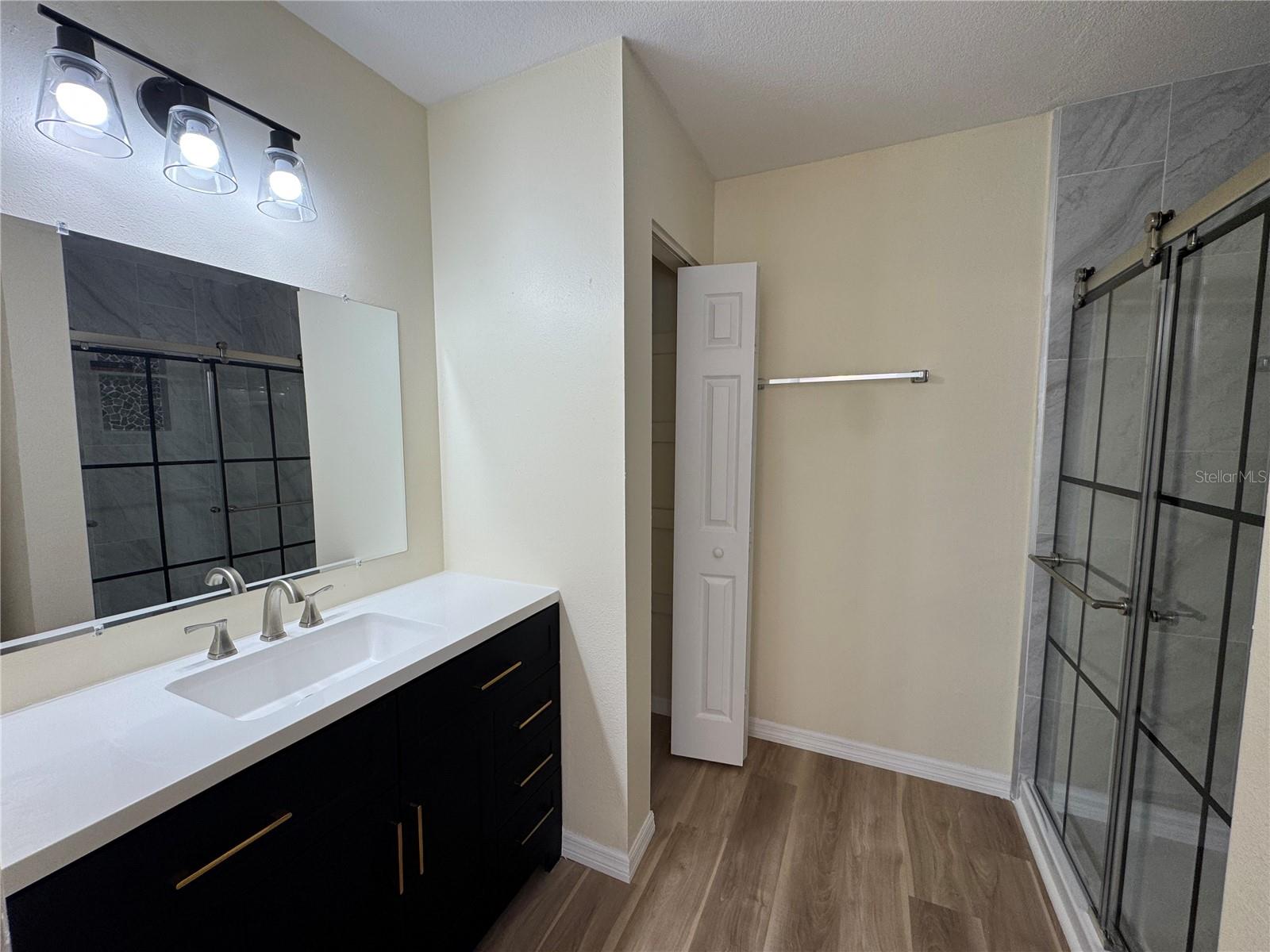 Image 19 of 23 For 661 Juniata Street 665