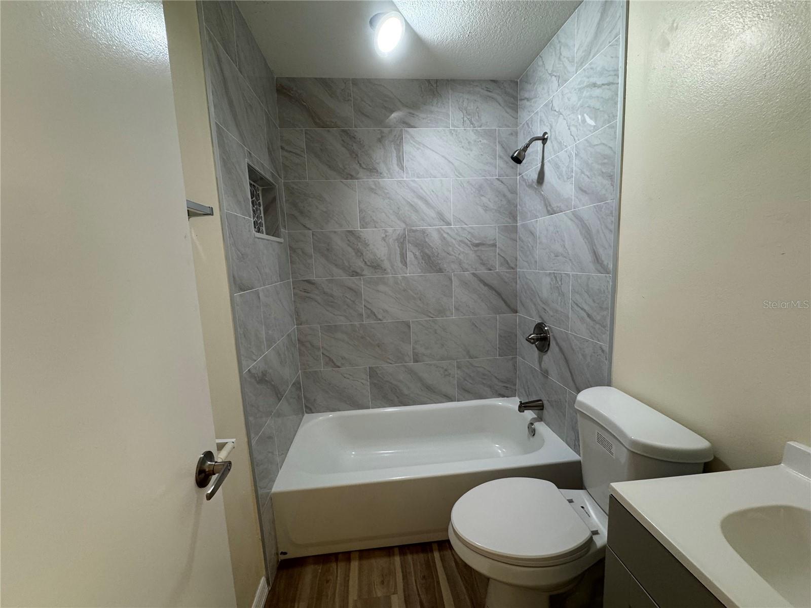 Image 5 of 9 For 661 Juniata Street 665