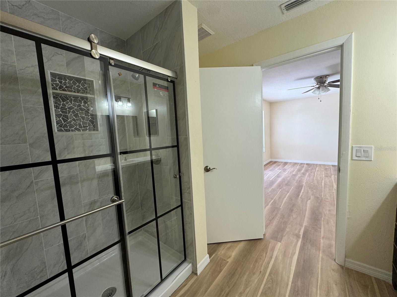 Image 7 of 9 For 661 Juniata Street 665