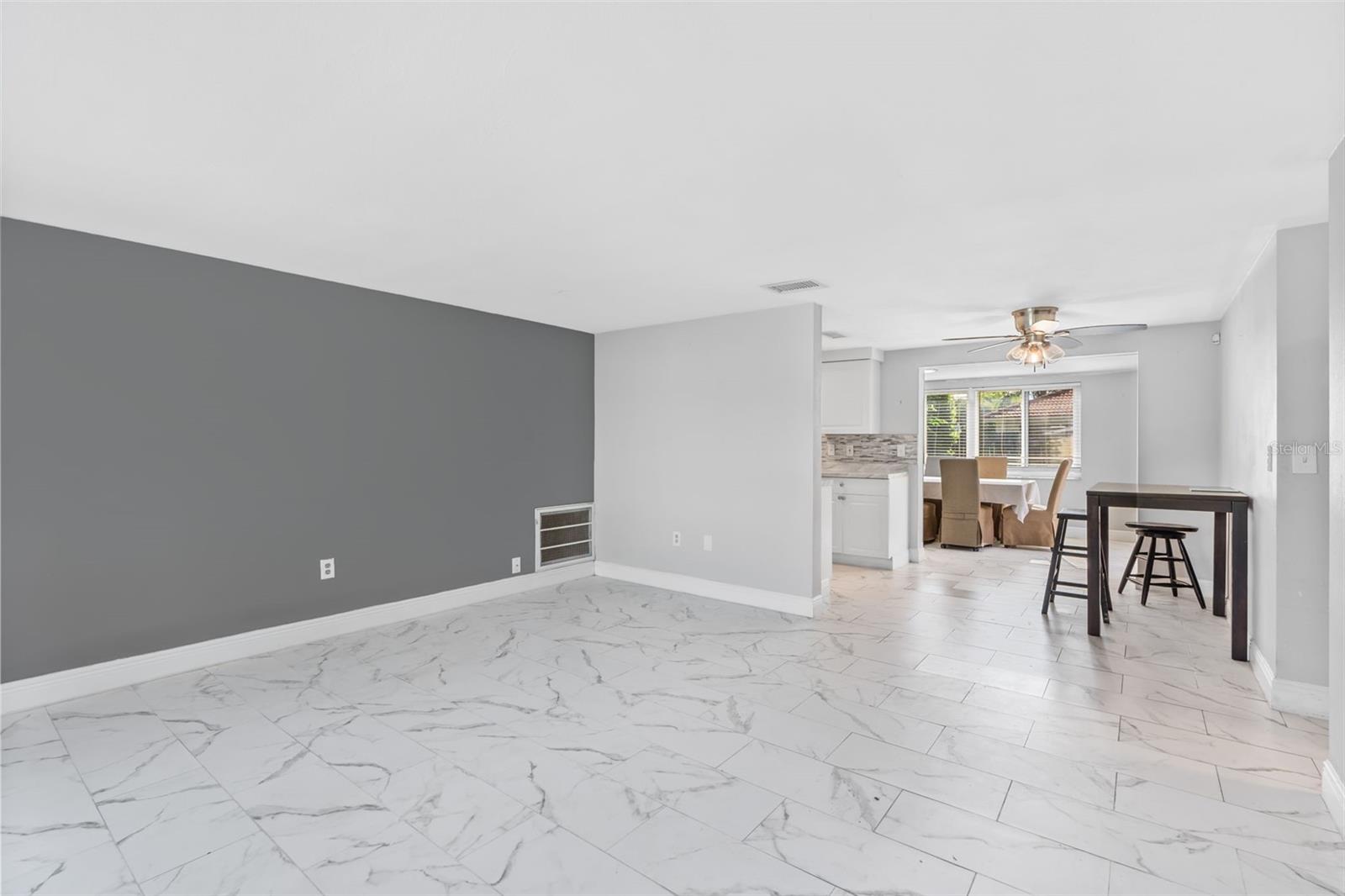 Listing photo id 9 for 11326 Yellowwood Lane