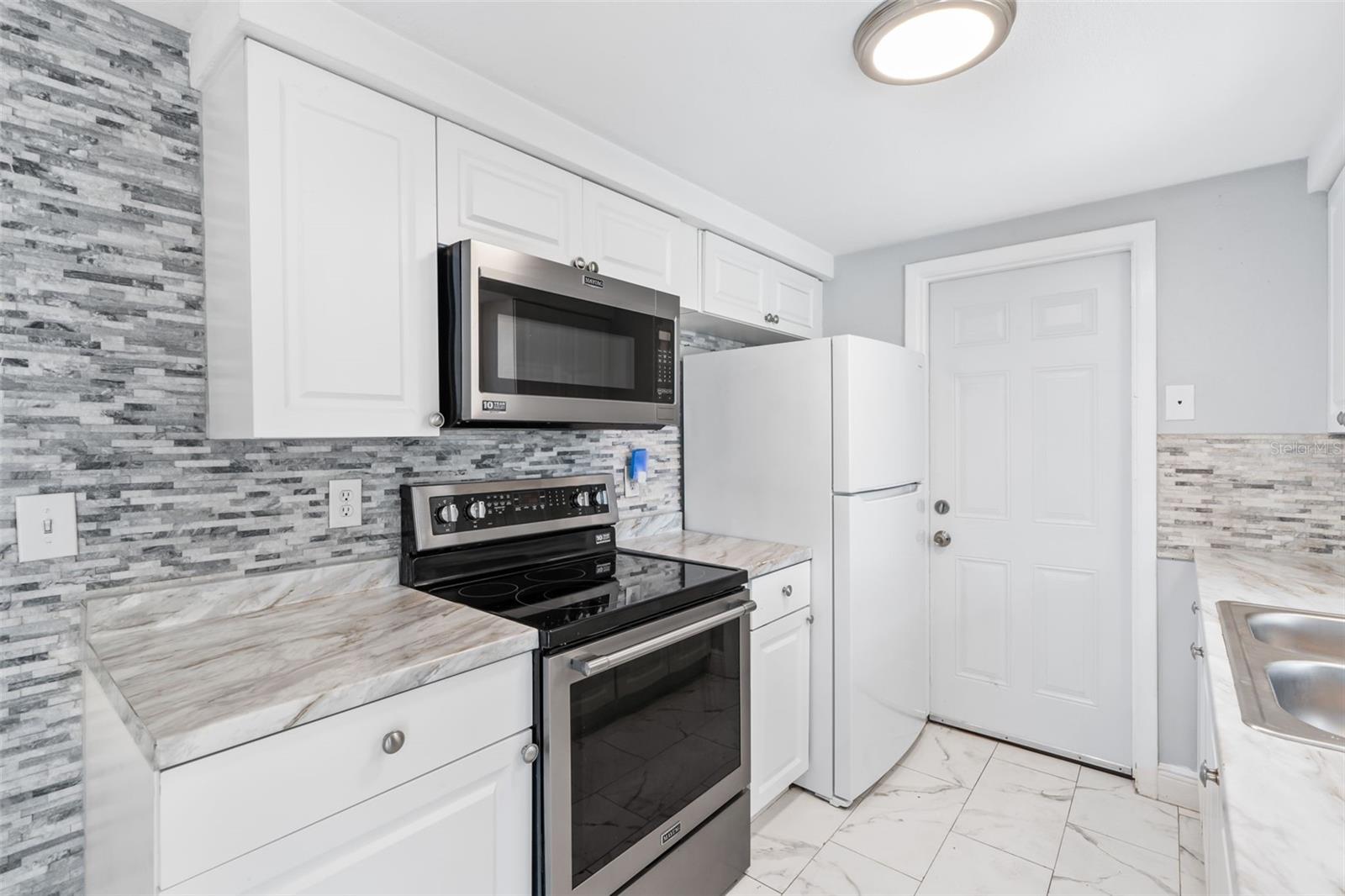 Listing photo id 13 for 11326 Yellowwood Lane