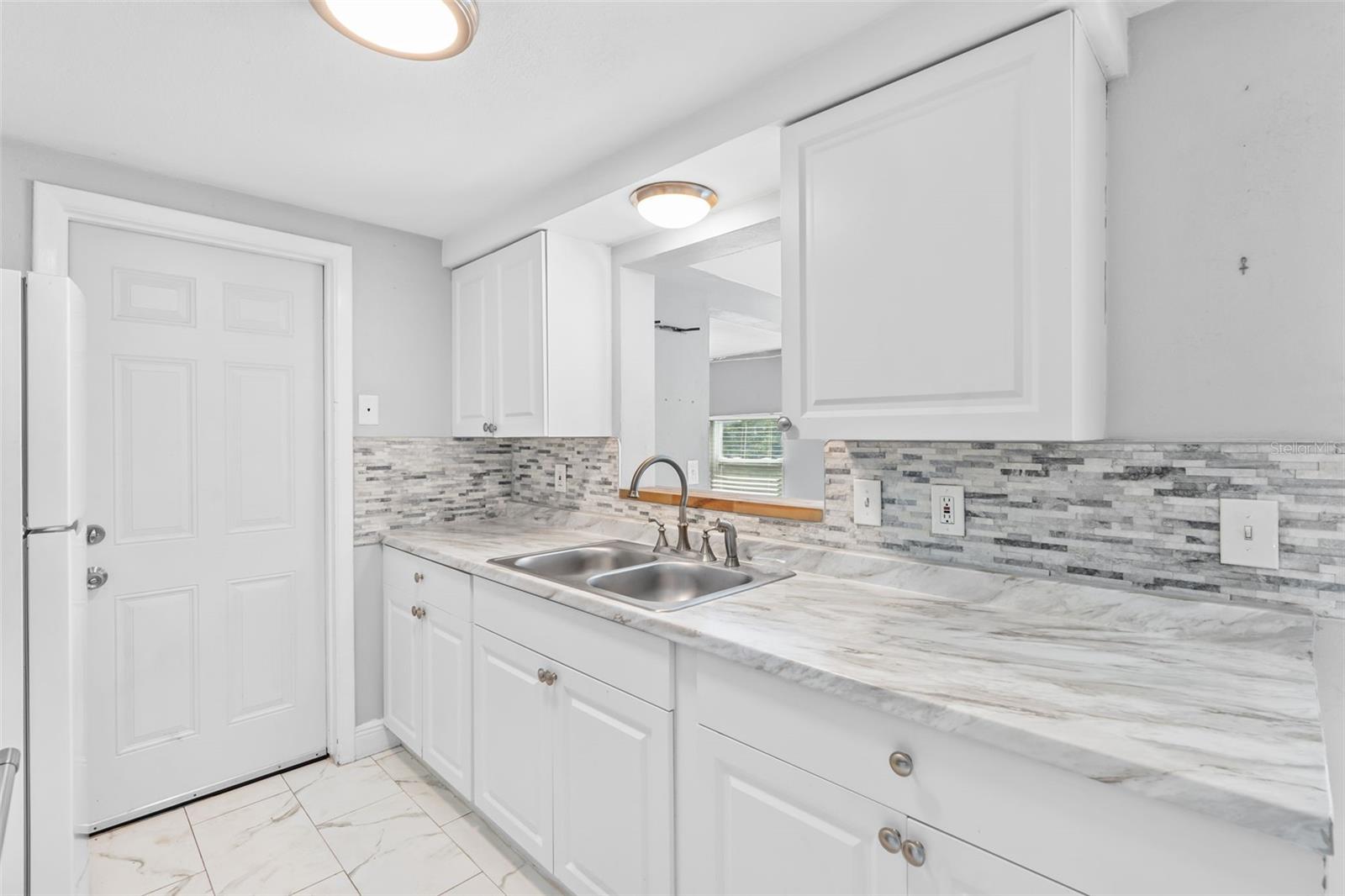 Listing photo id 14 for 11326 Yellowwood Lane