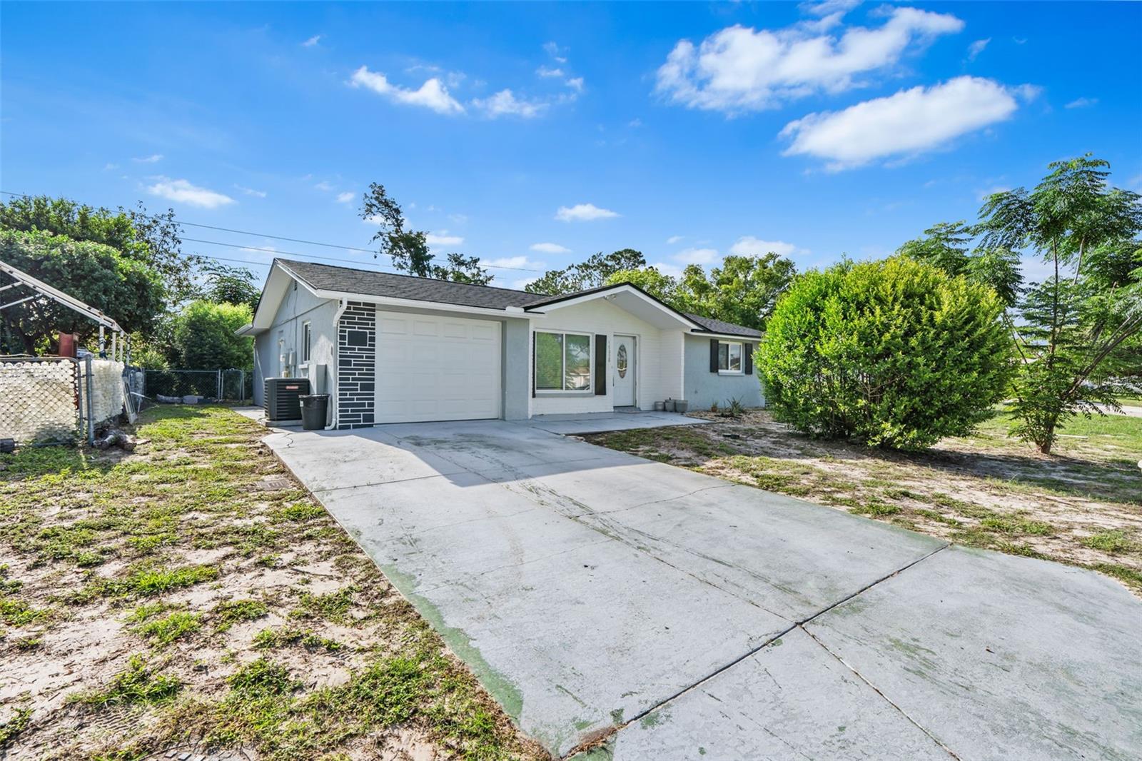 Listing photo id 0 for 11326 Yellowwood Lane