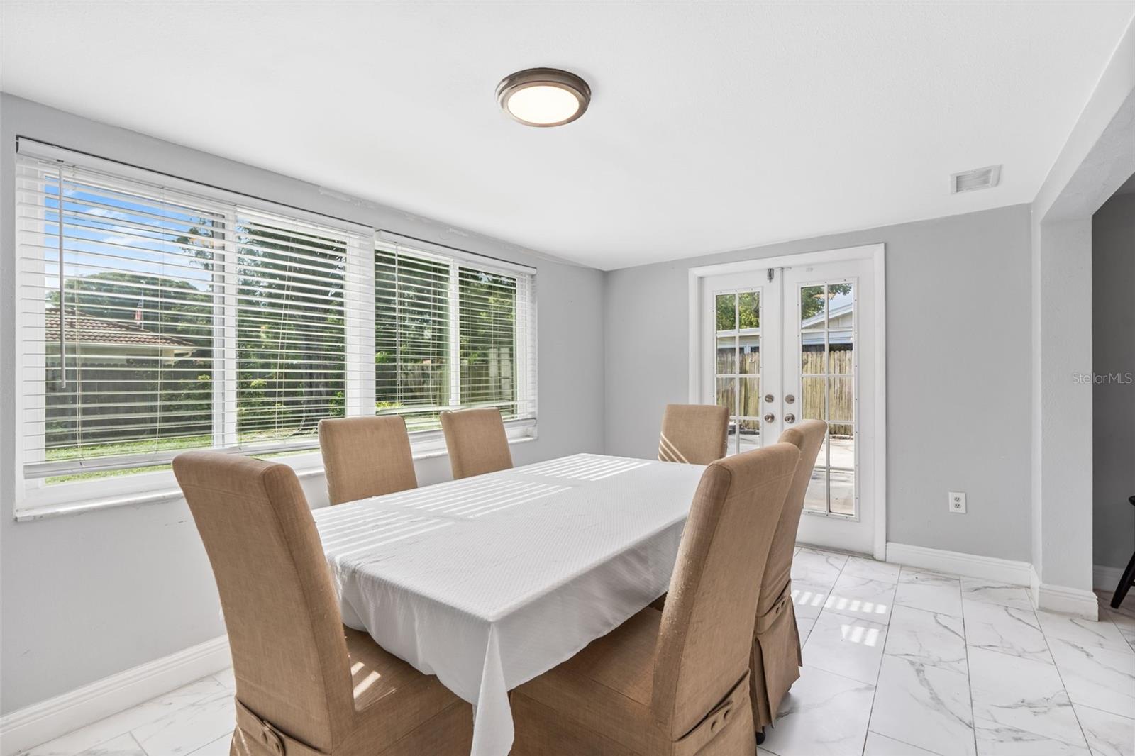 Listing photo id 18 for 11326 Yellowwood Lane