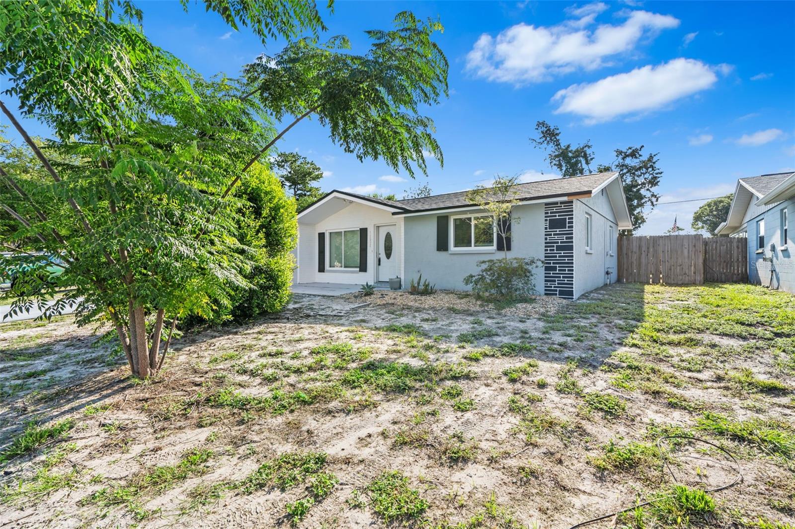 Listing photo id 1 for 11326 Yellowwood Lane