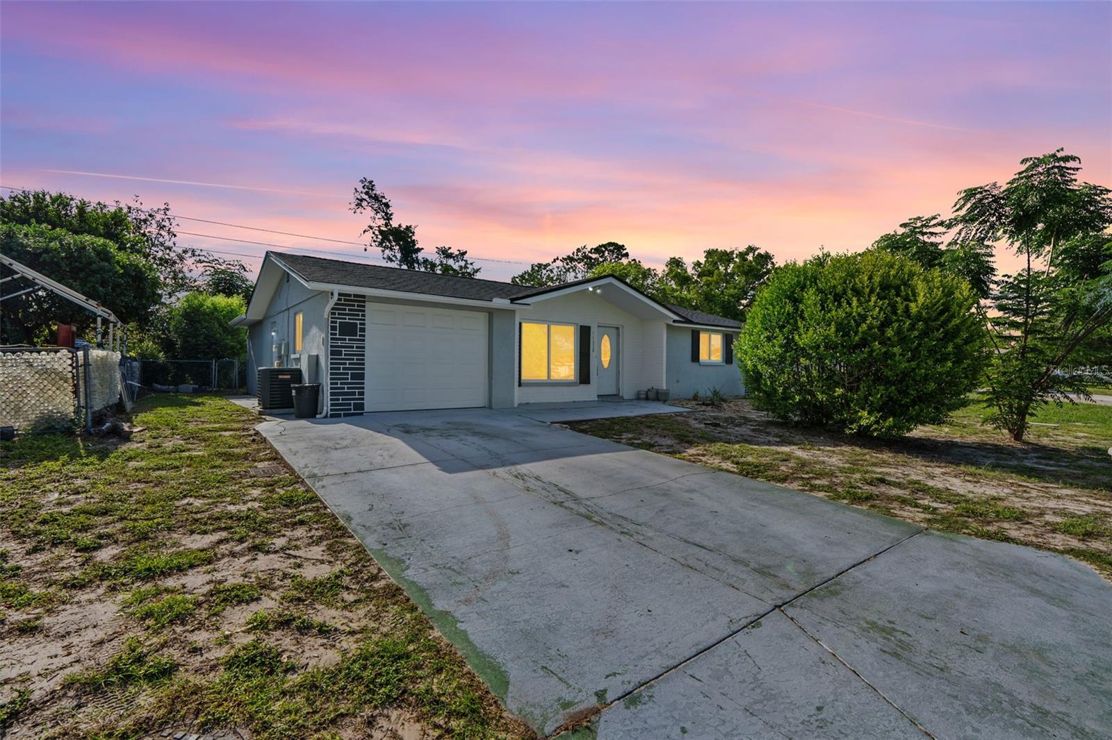 Listing photo id 2 for 11326 Yellowwood Lane