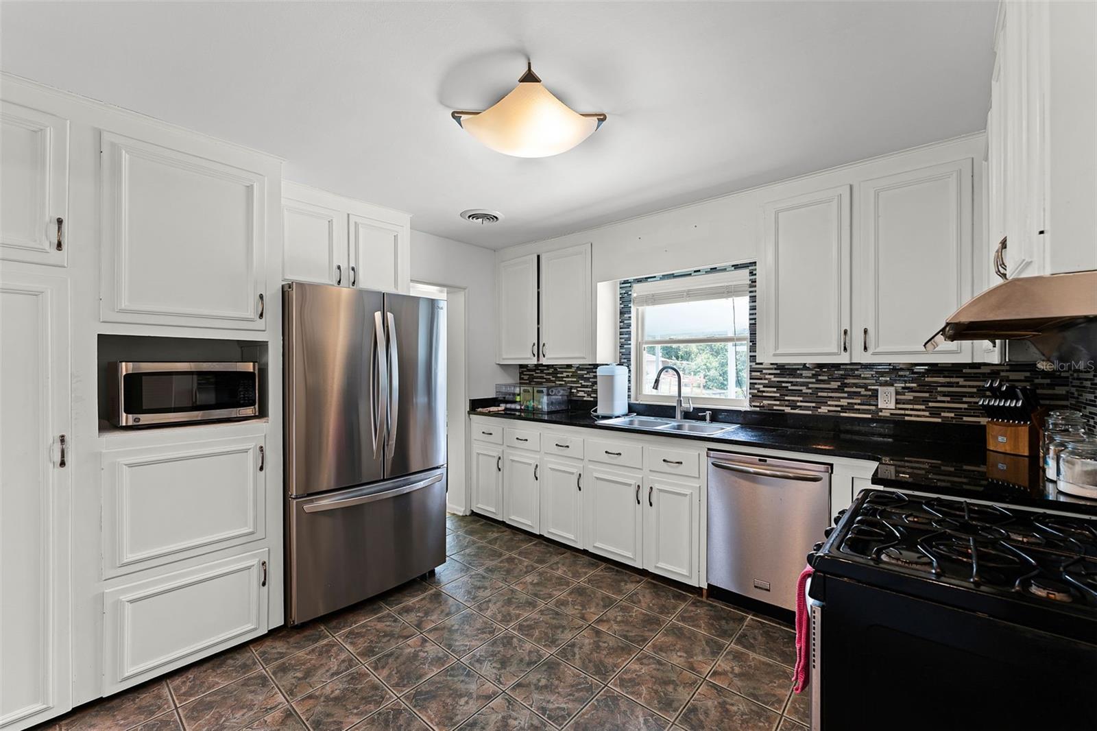 Image 12 of 52 For 703 Hawley Street