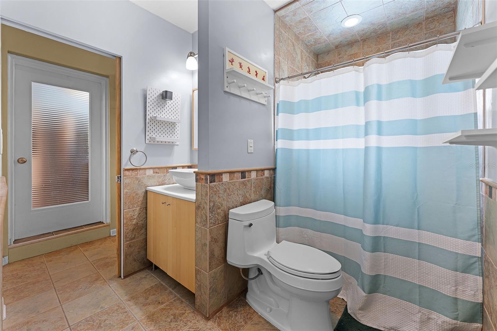 Image 16 of 52 For 703 Hawley Street