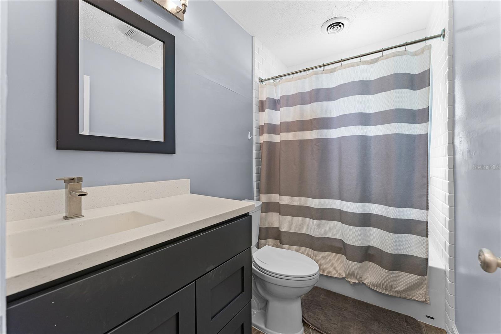 Image 21 of 52 For 703 Hawley Street