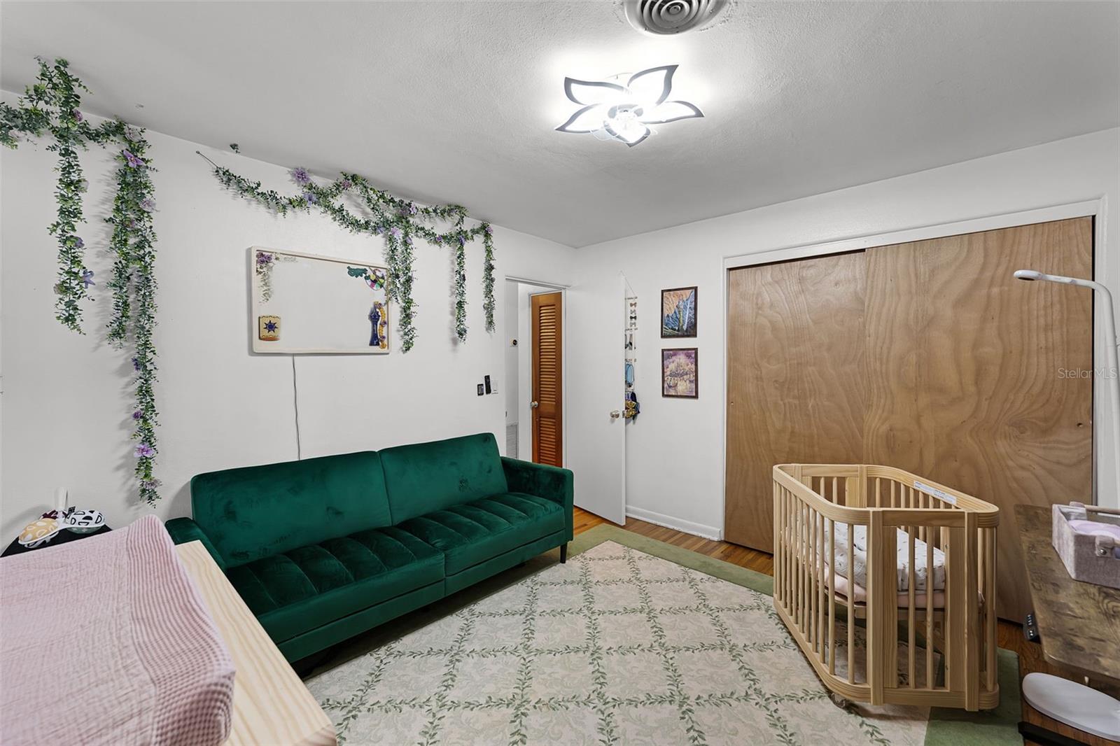 Image 23 of 52 For 703 Hawley Street