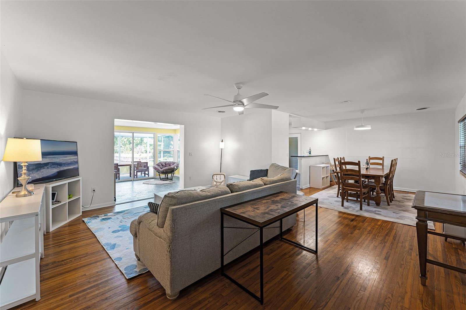 Image 4 of 52 For 703 Hawley Street