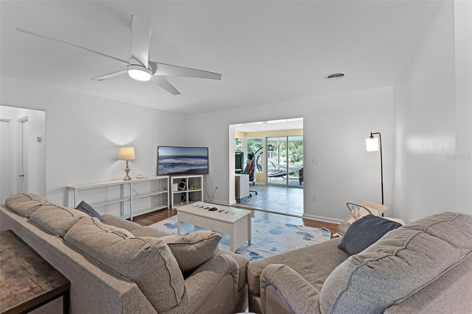 Image 5 of 52 For 703 Hawley Street