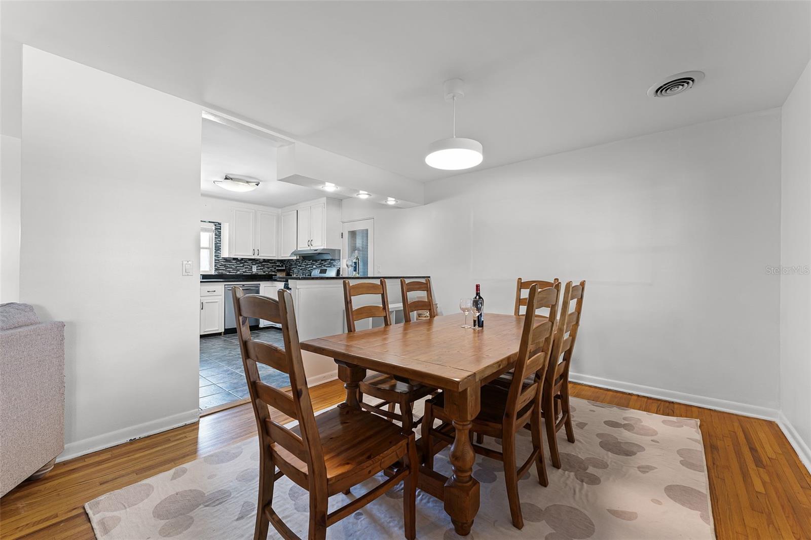 Image 8 of 52 For 703 Hawley Street