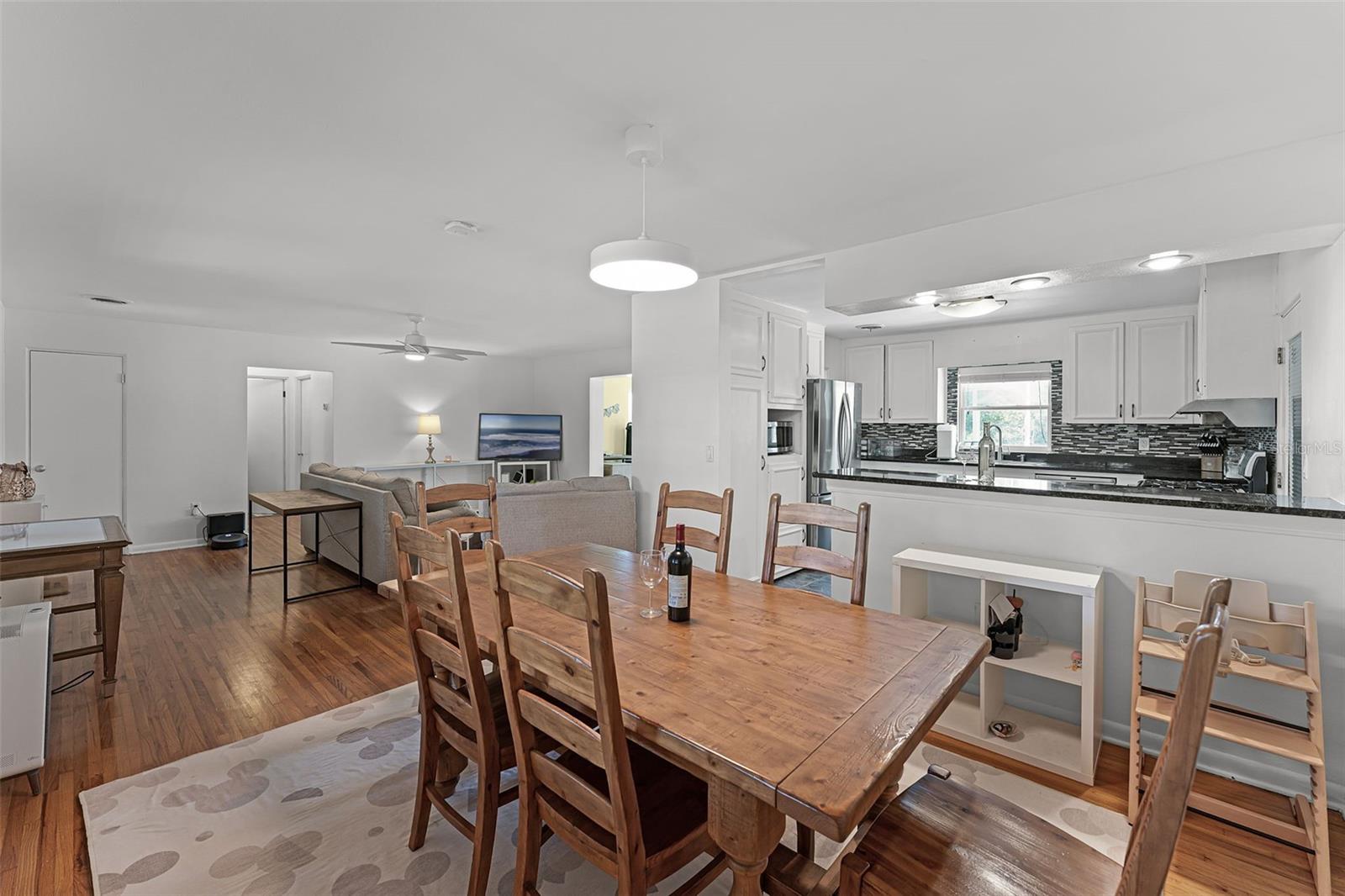 Image 9 of 52 For 703 Hawley Street