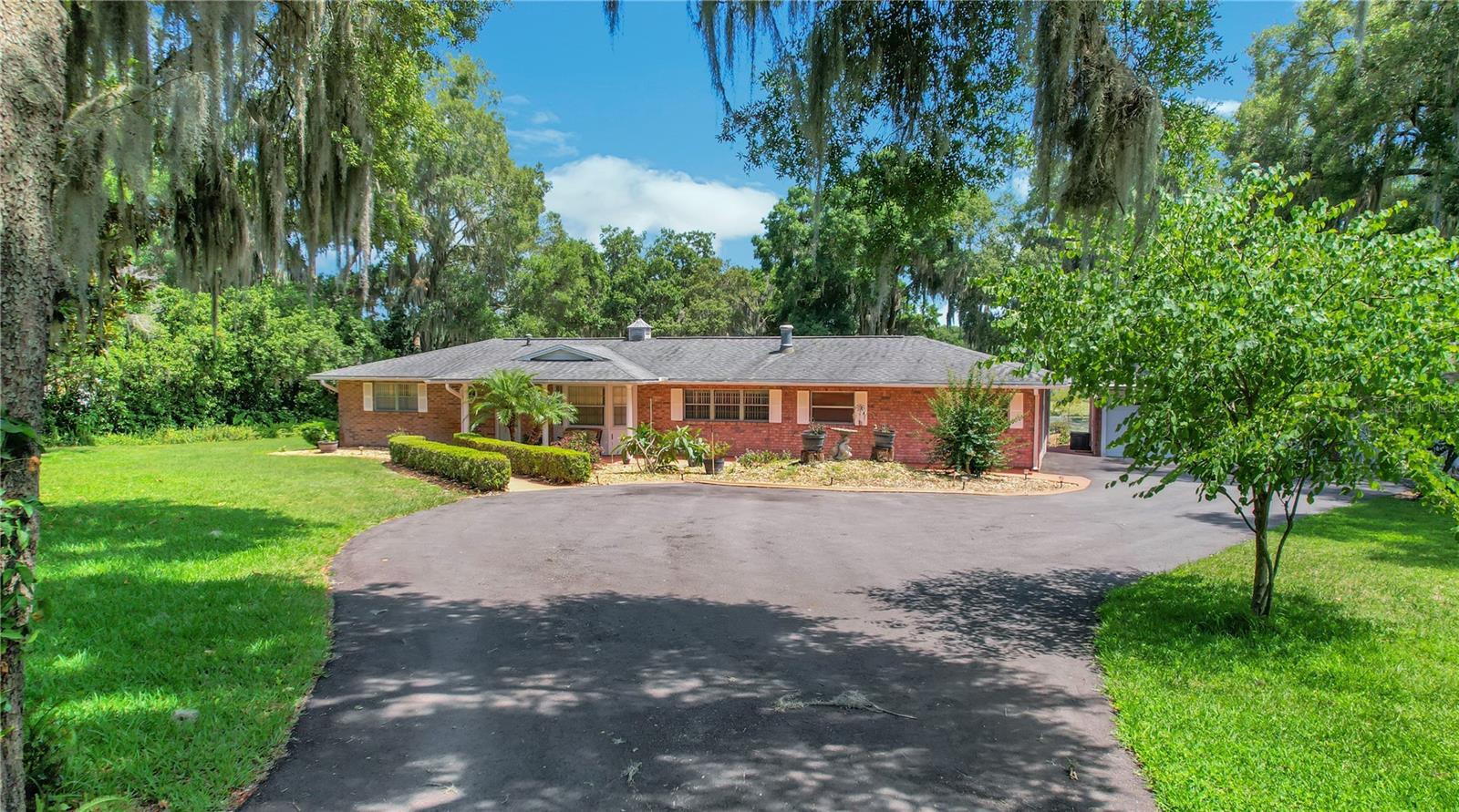 Image 11 of 78 For 2400 Lake Griffin Road