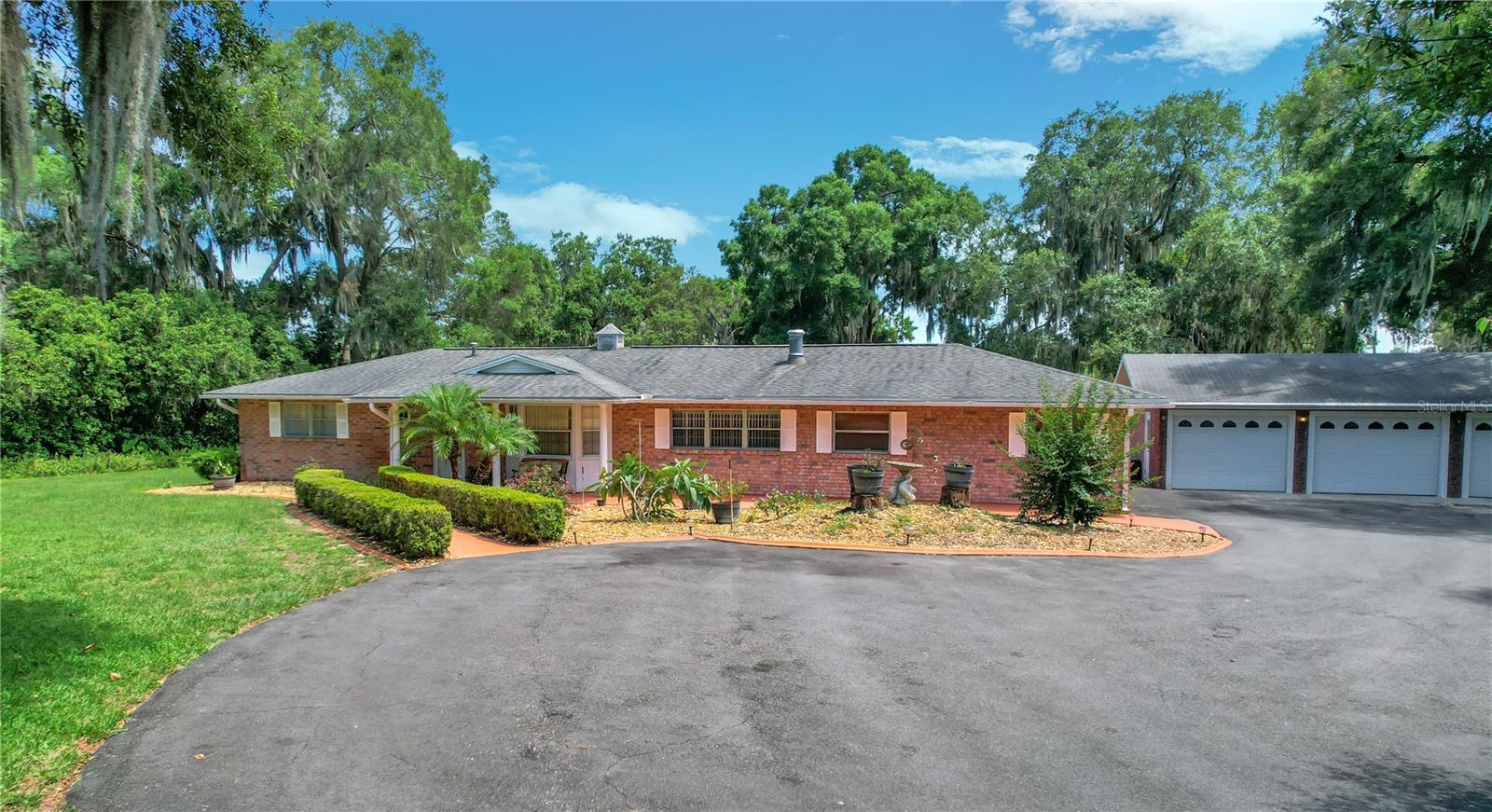 Image 14 of 78 For 2400 Lake Griffin Road