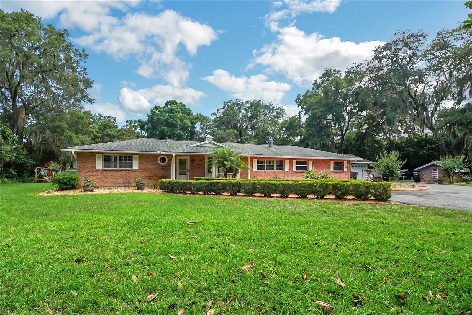 Image 20 of 78 For 2400 Lake Griffin Road