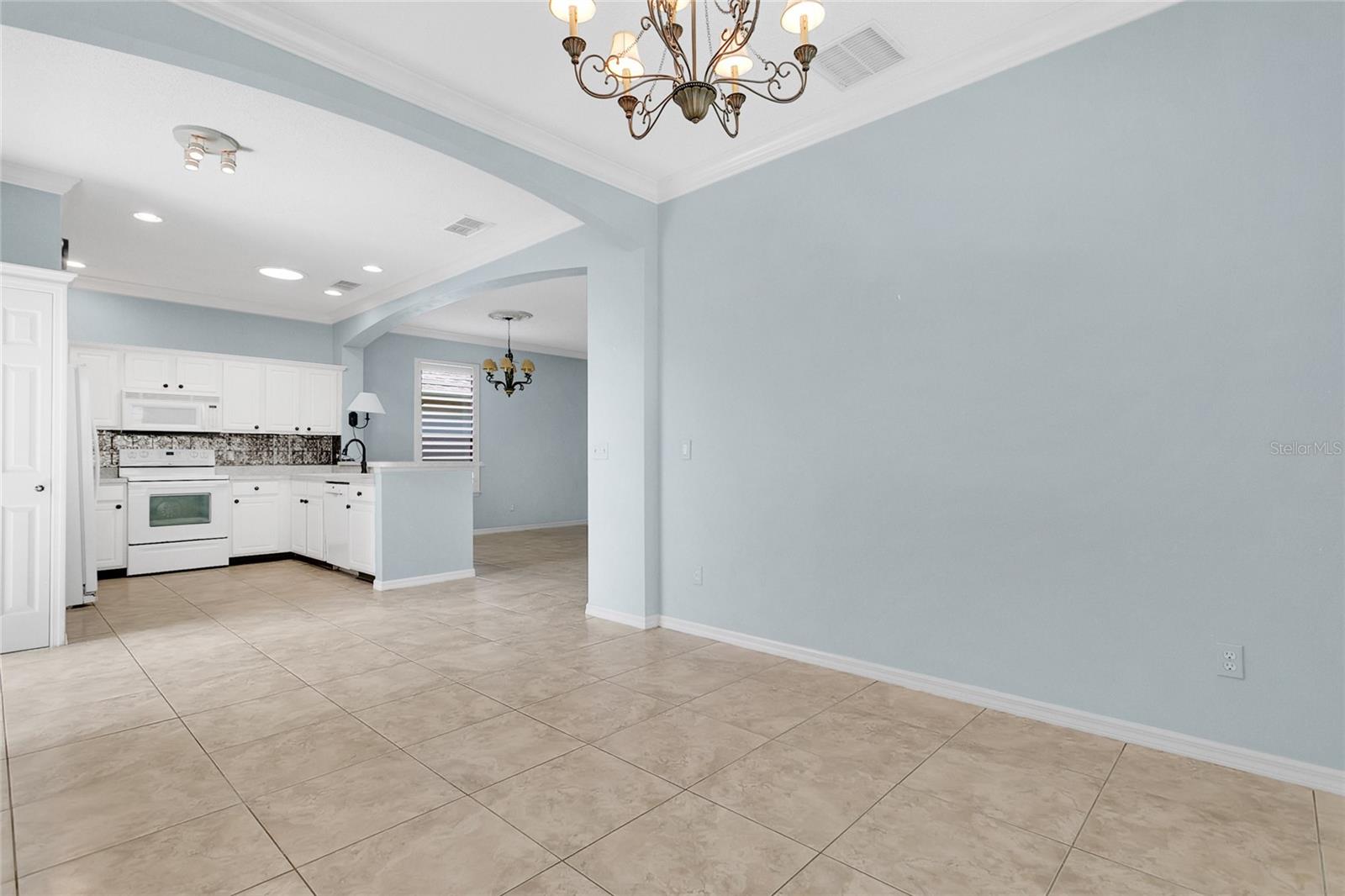Image 12 of 37 For 1017 Saint Ives Court