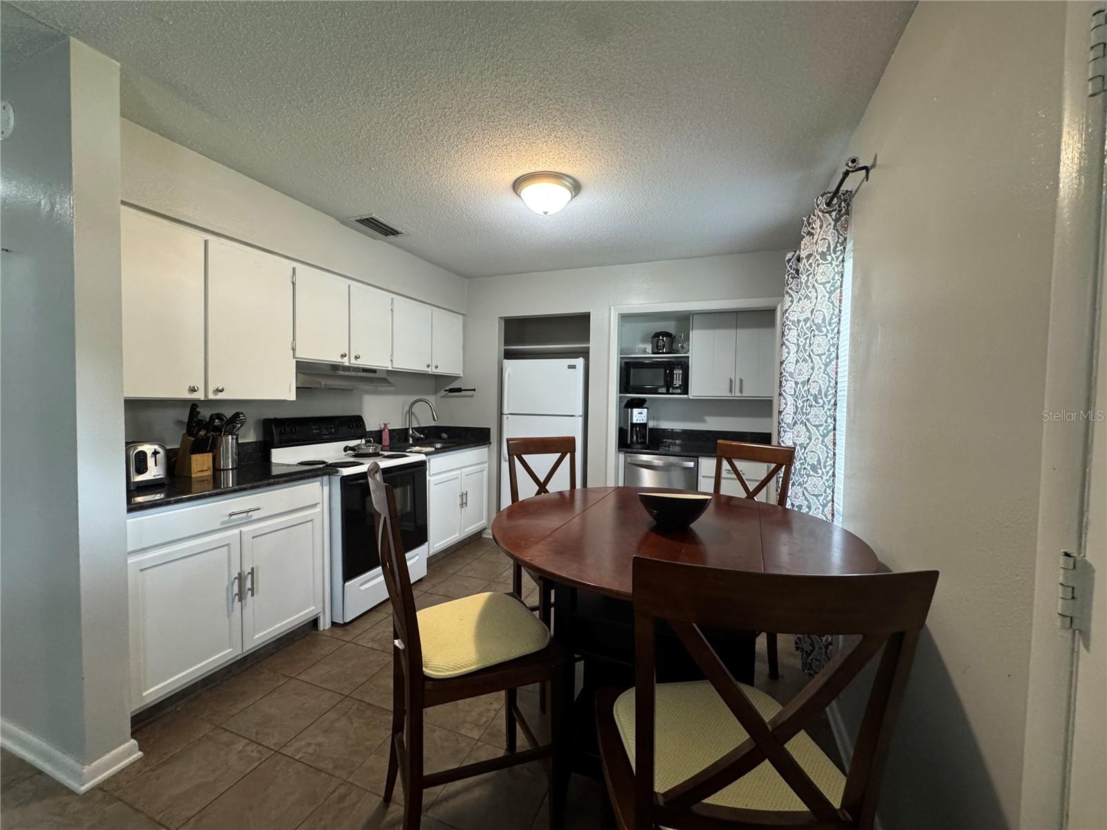 Image 4 of 17 For 503 Oak Avenue