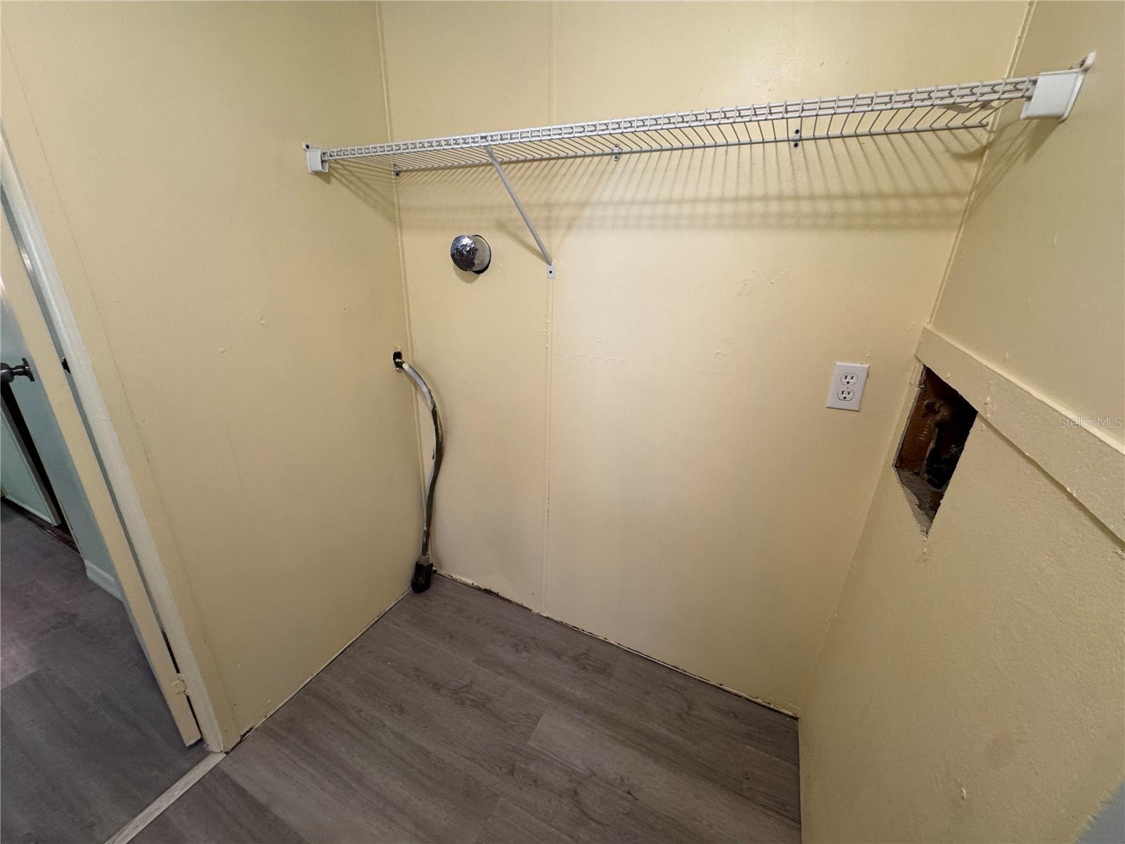 Image 10 of 13 For 4940 Hunts Court 4