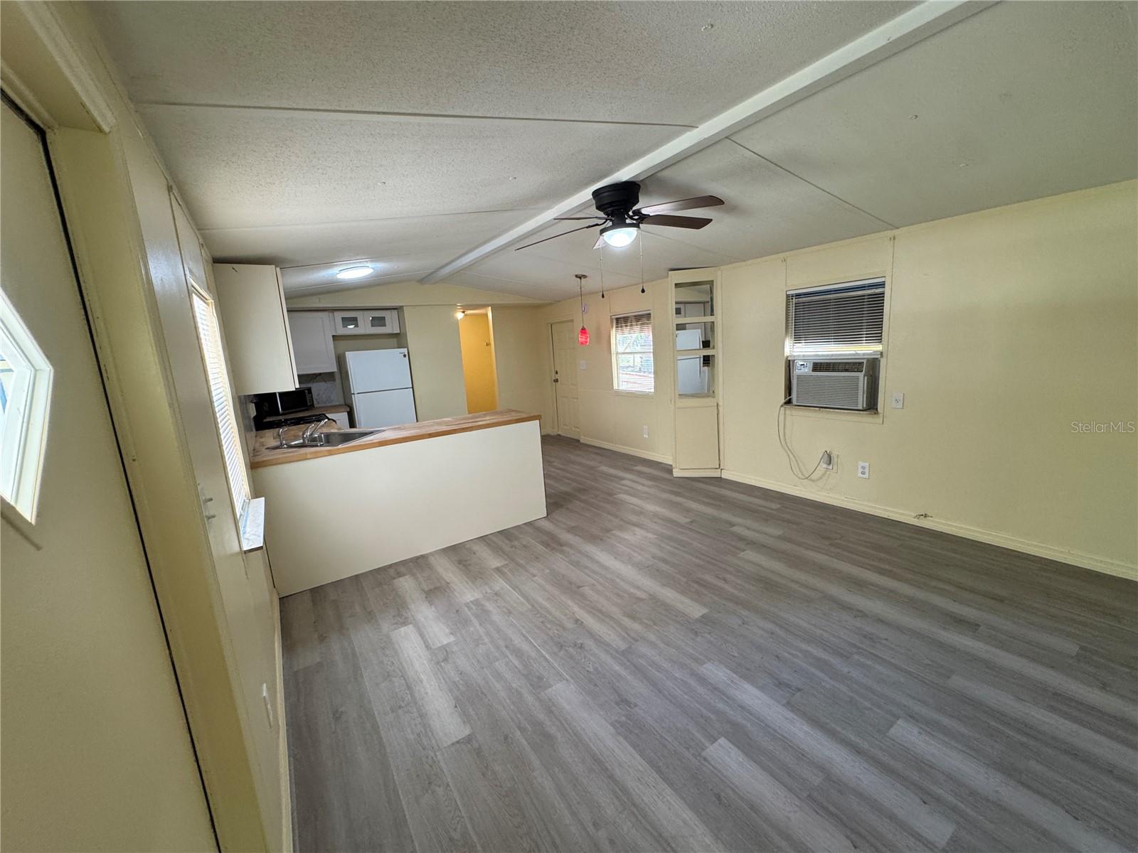 Image 4 of 13 For 4940 Hunts Court 4