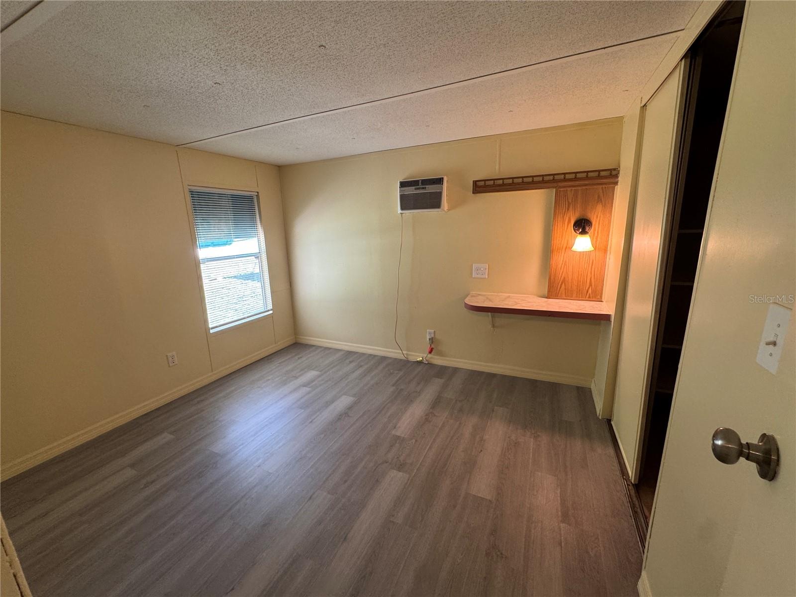 Image 7 of 13 For 4940 Hunts Court 4